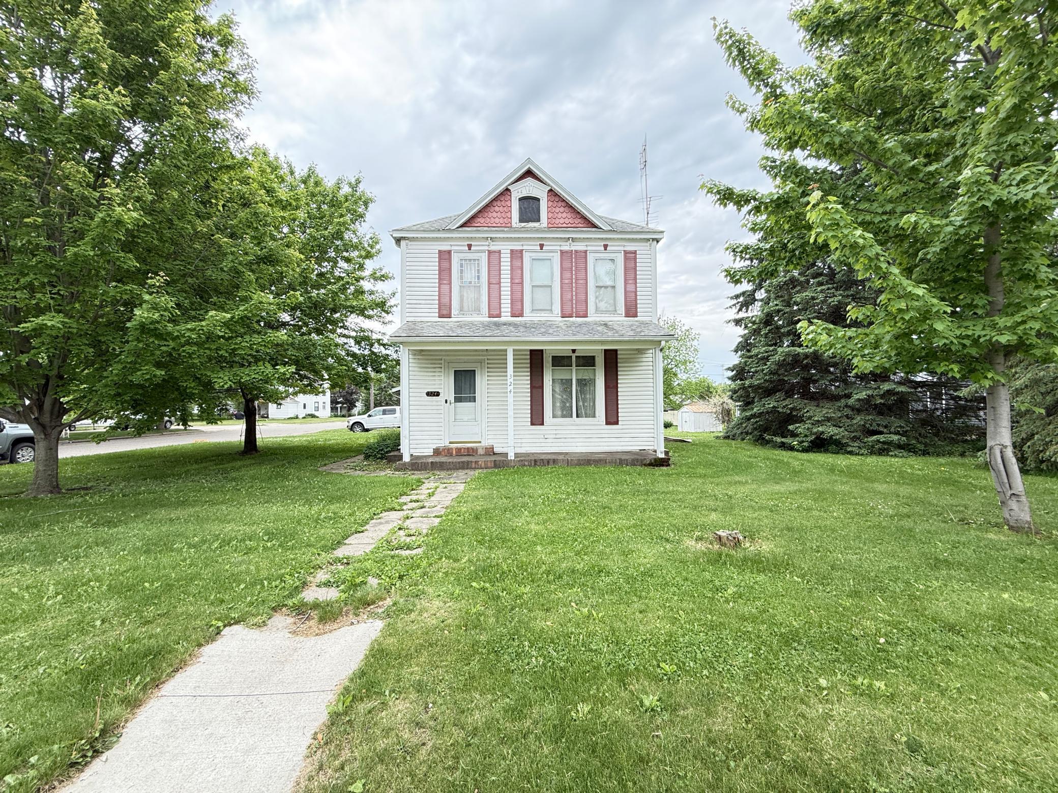324 E Maple Street Property Photo 1