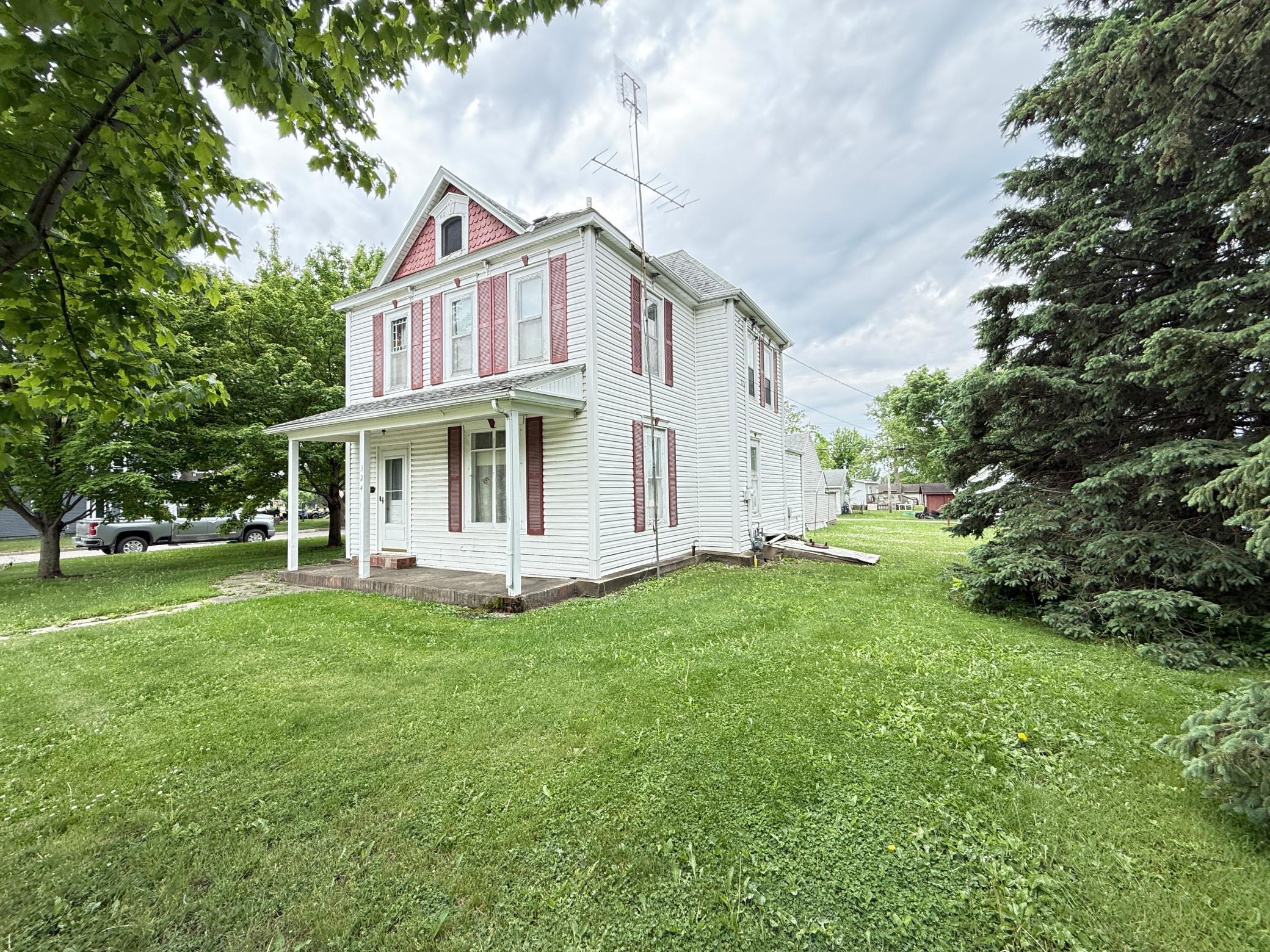324 E Maple Street Property Photo 3