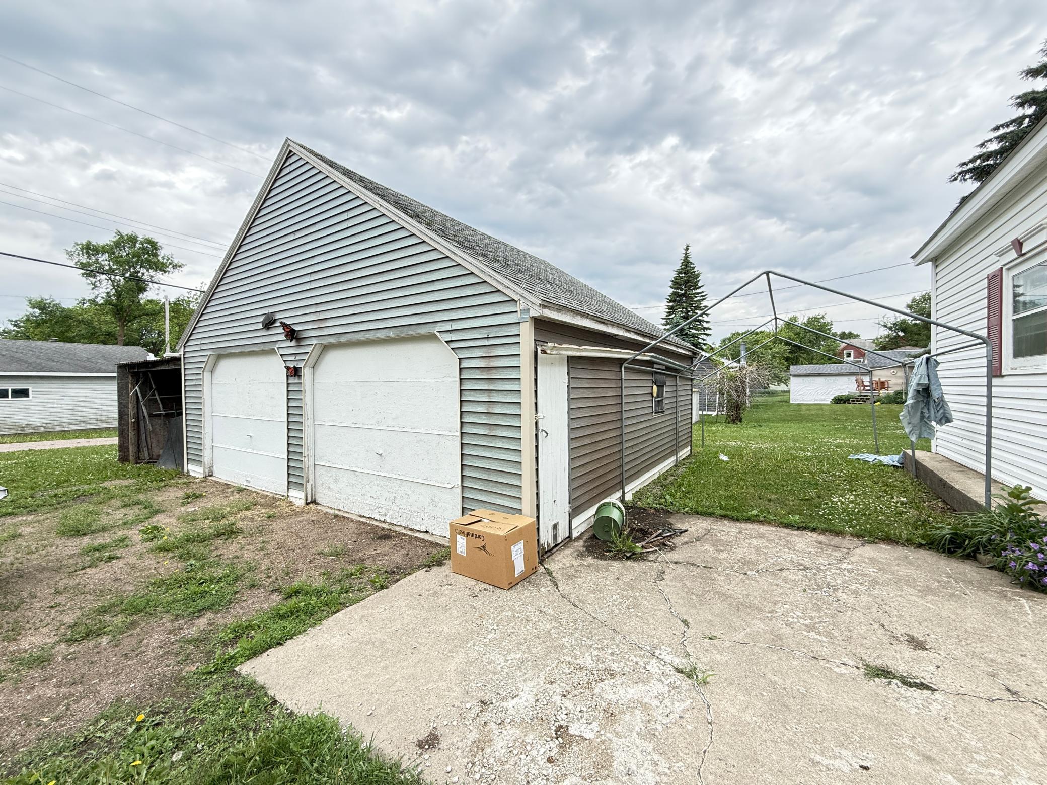 324 E Maple Street Property Photo 4