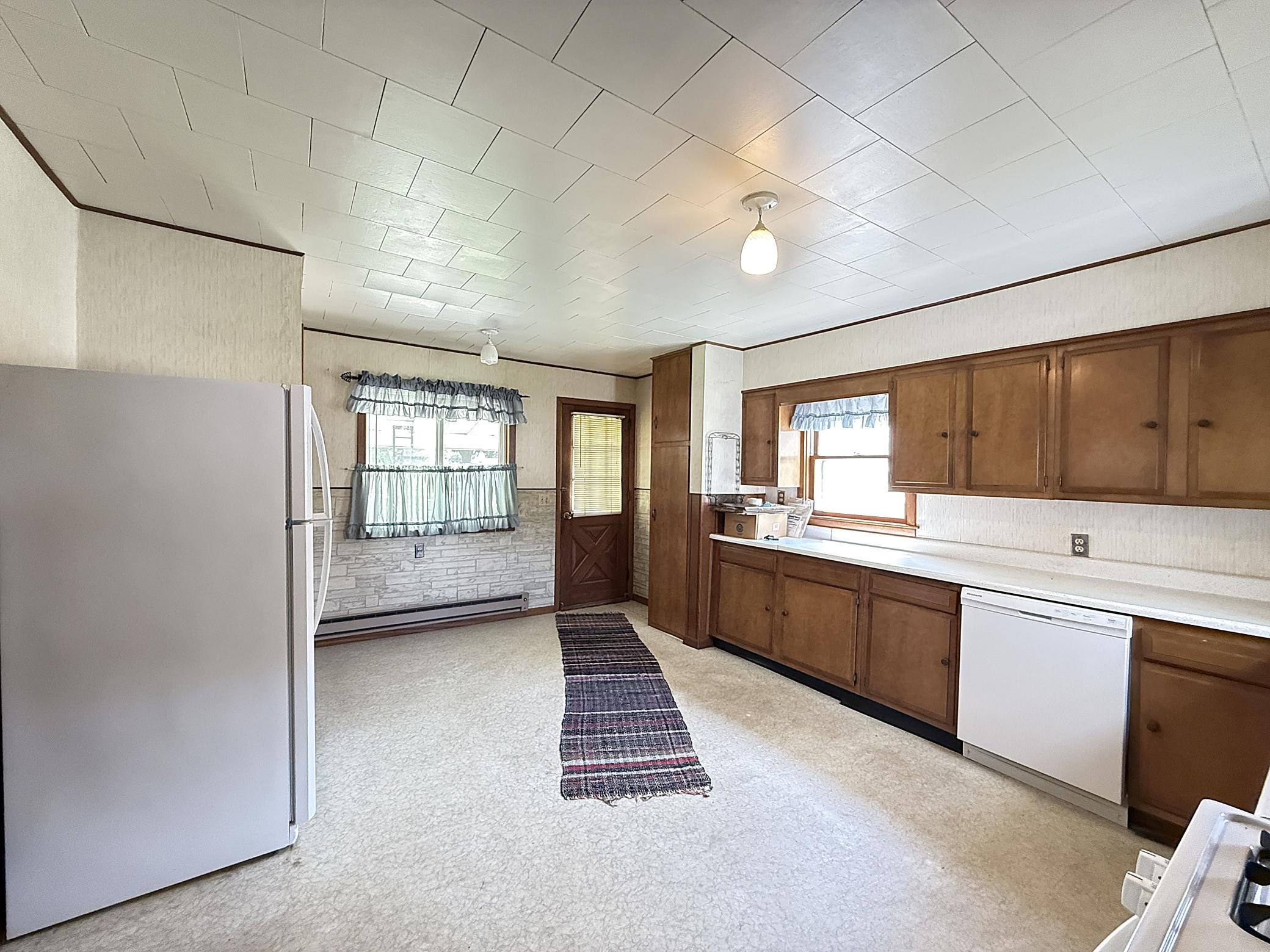 324 E Maple Street Property Photo 6