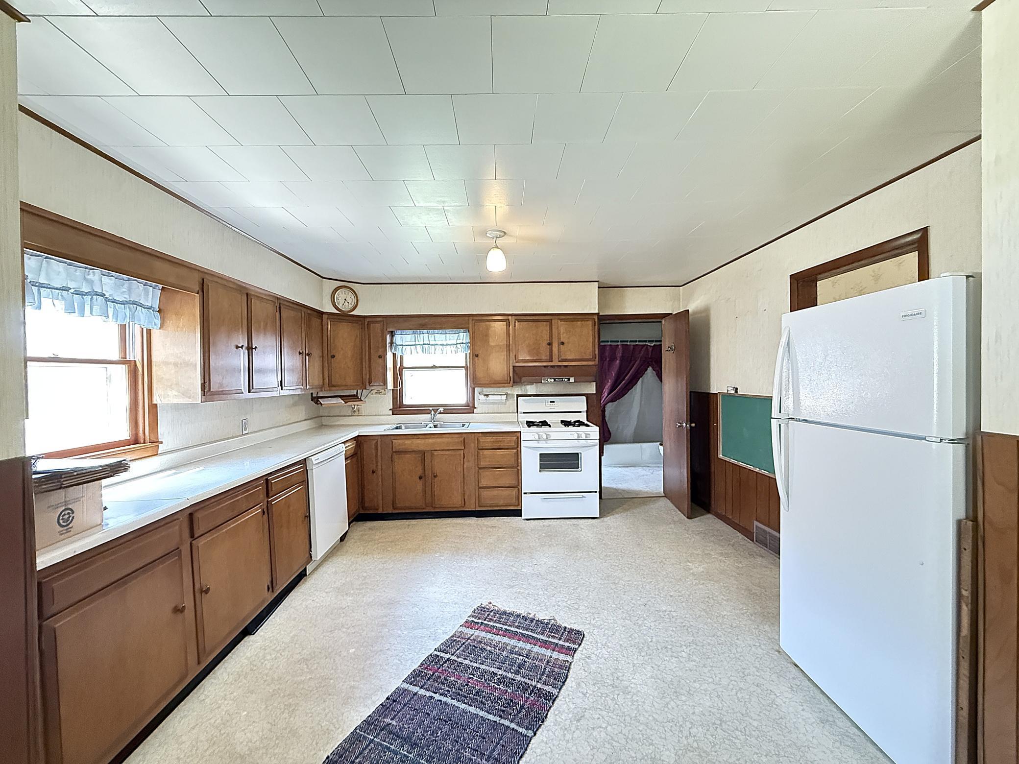 324 E Maple Street Property Photo 9
