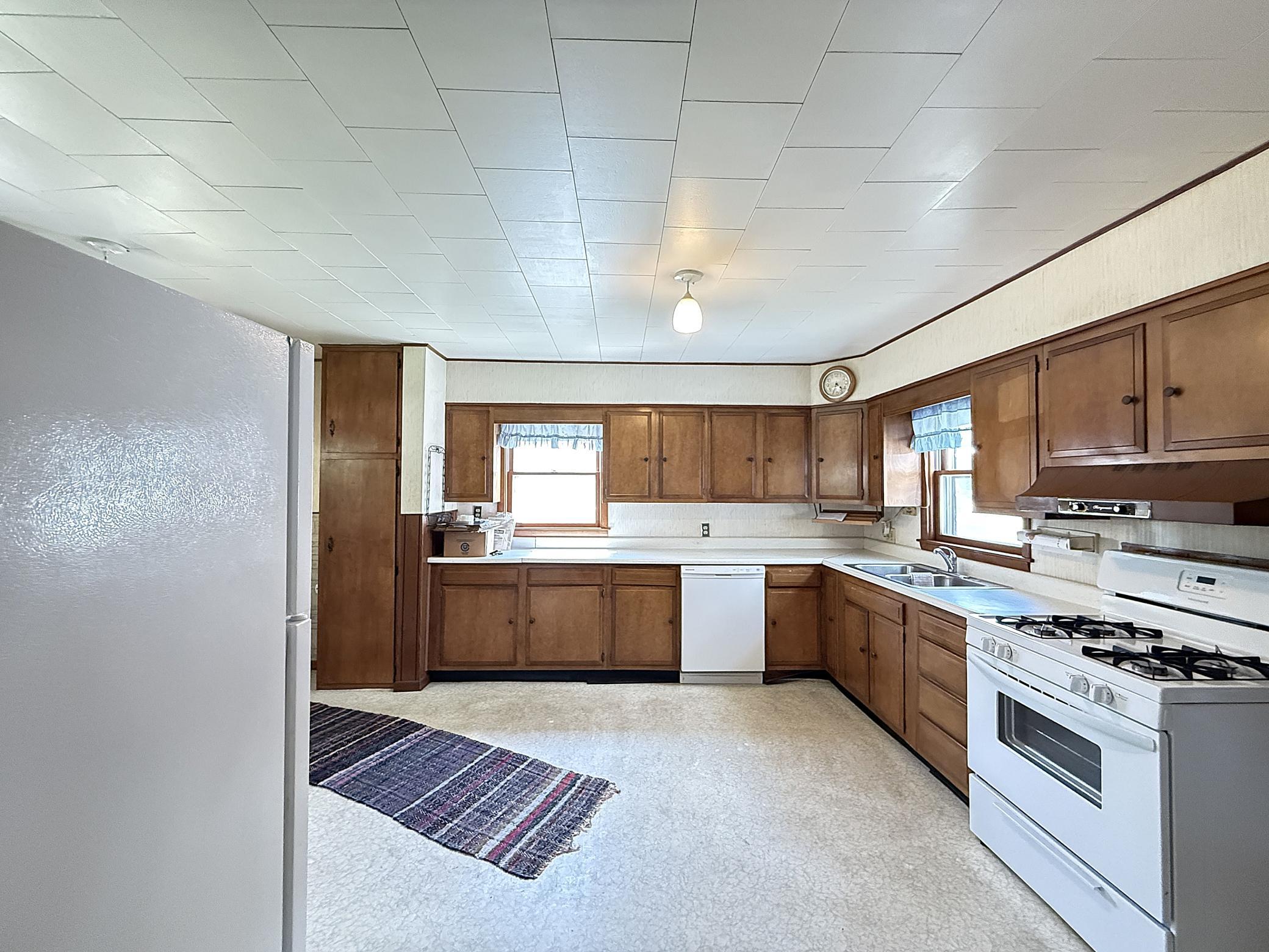 324 E Maple Street Property Photo 10