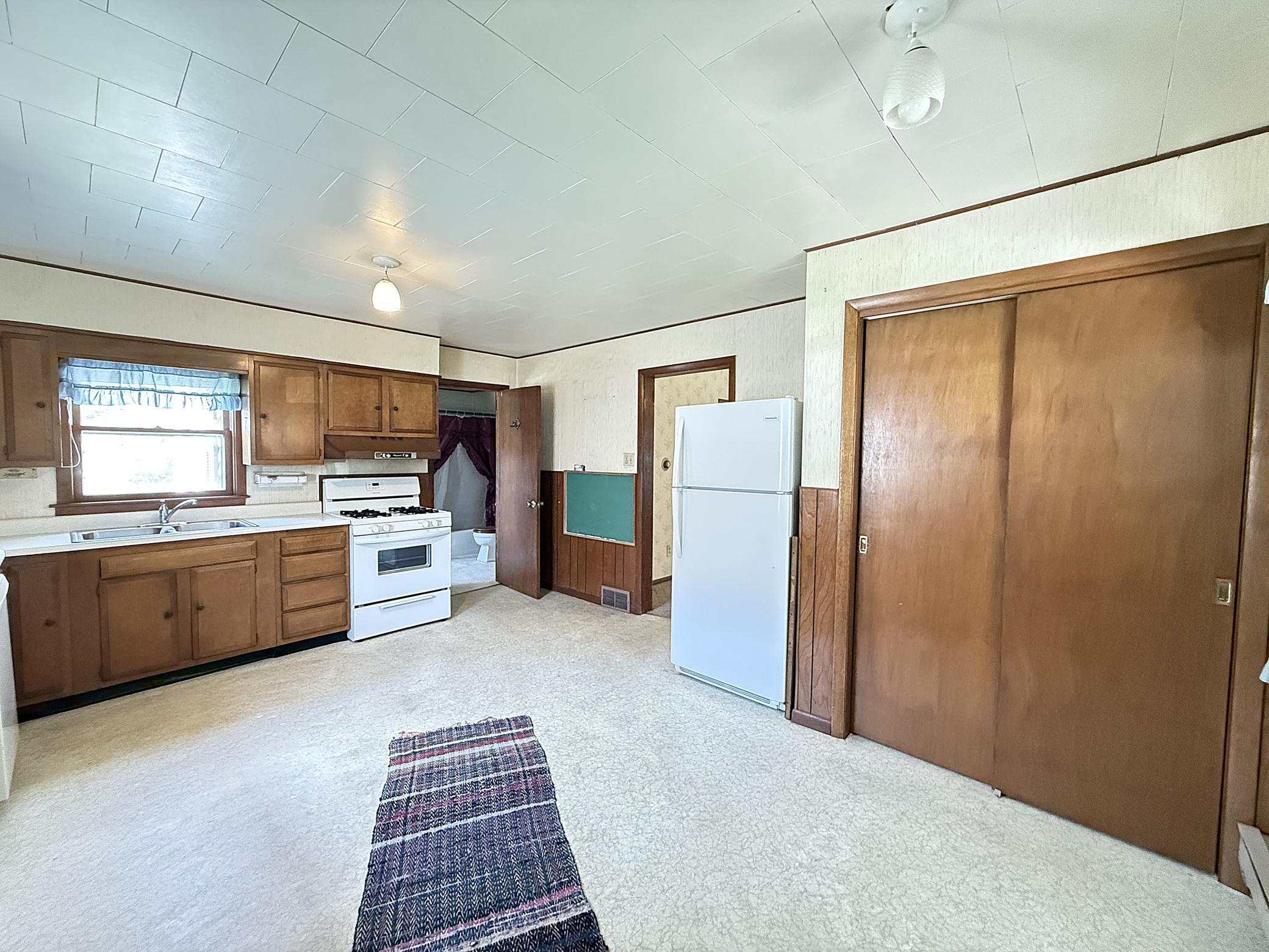 324 E Maple Street Property Photo 11
