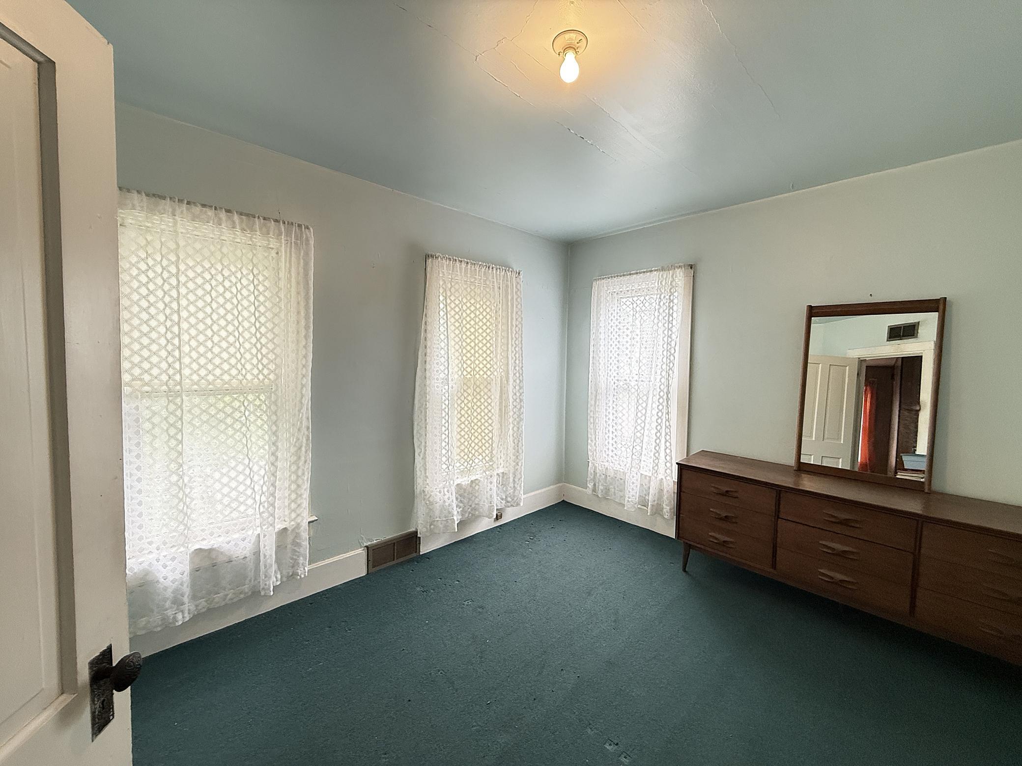 324 E Maple Street Property Photo 24