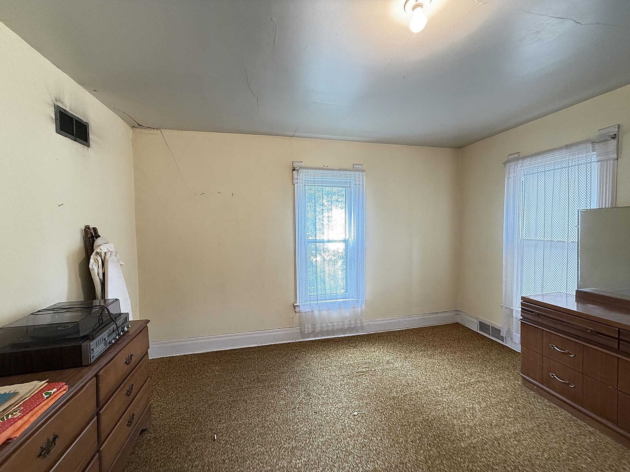 324 E Maple Street Property Photo 27