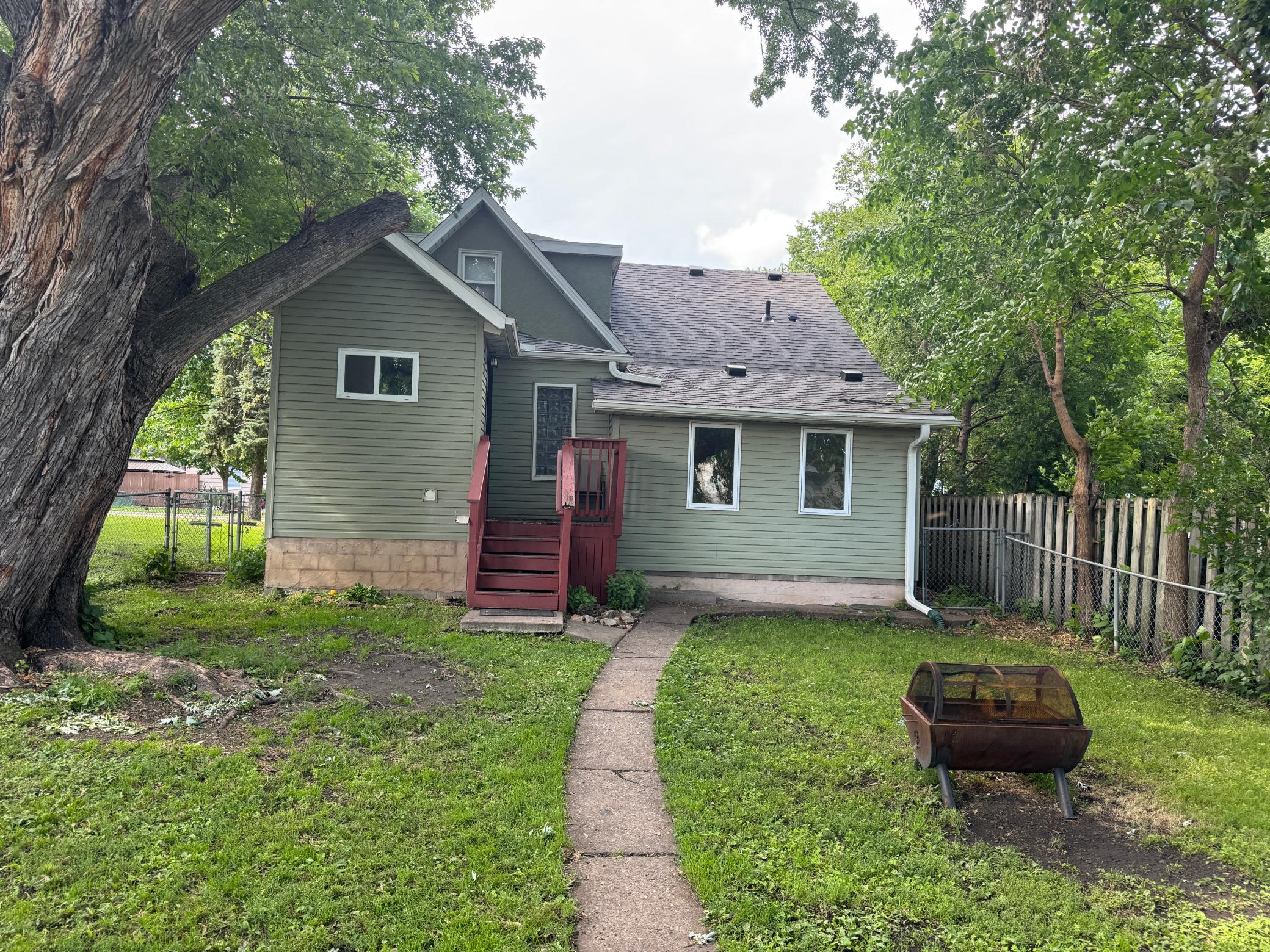 878 Monroe Court Property Photo 4