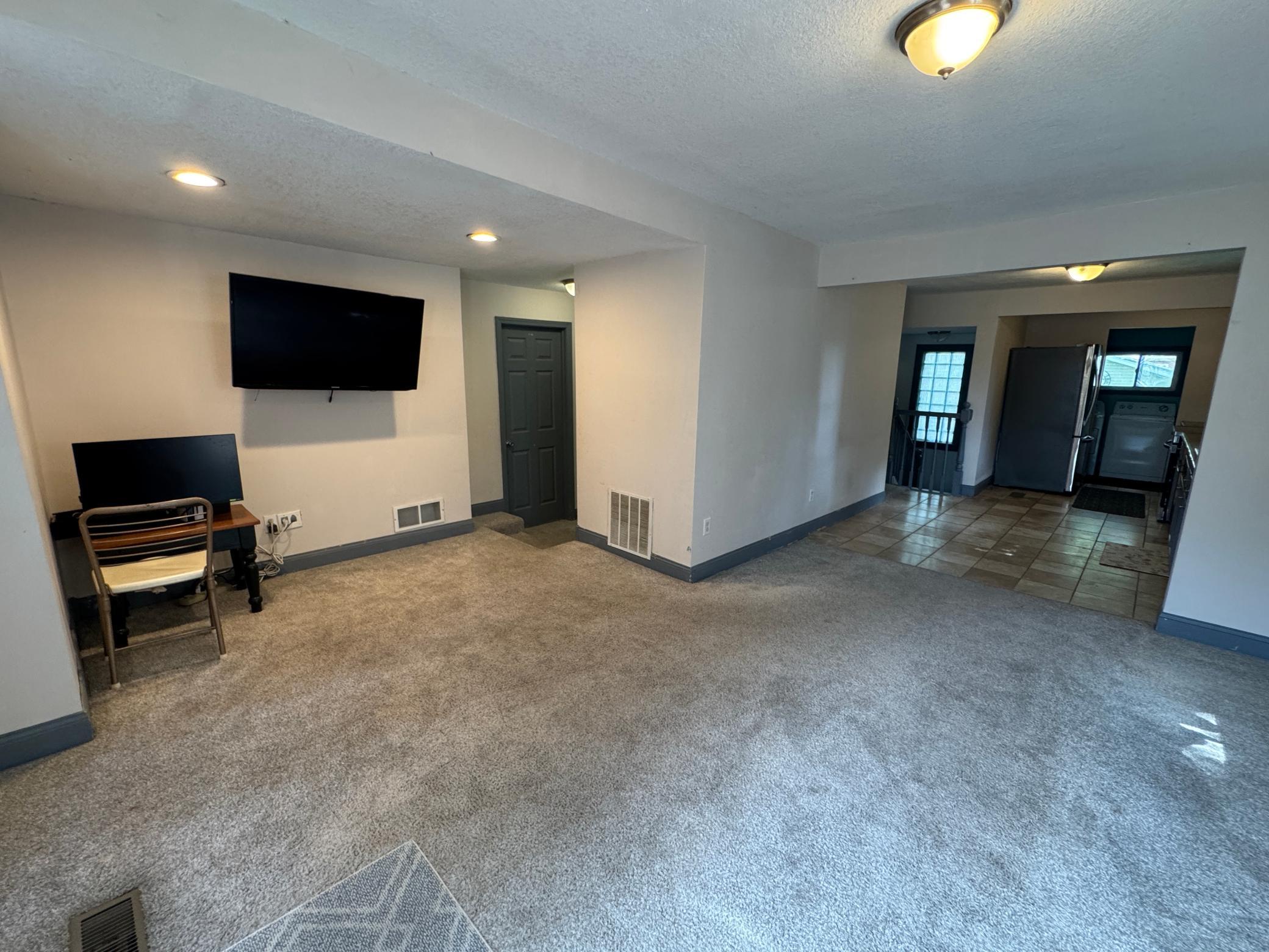 878 Monroe Court Property Photo 9
