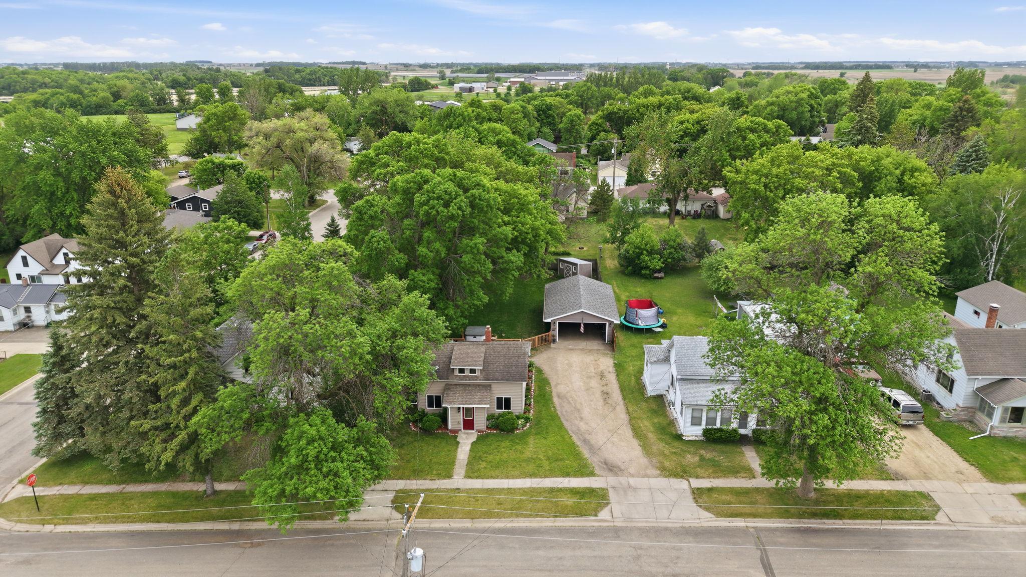 114 E Oak Street Property Photo 3