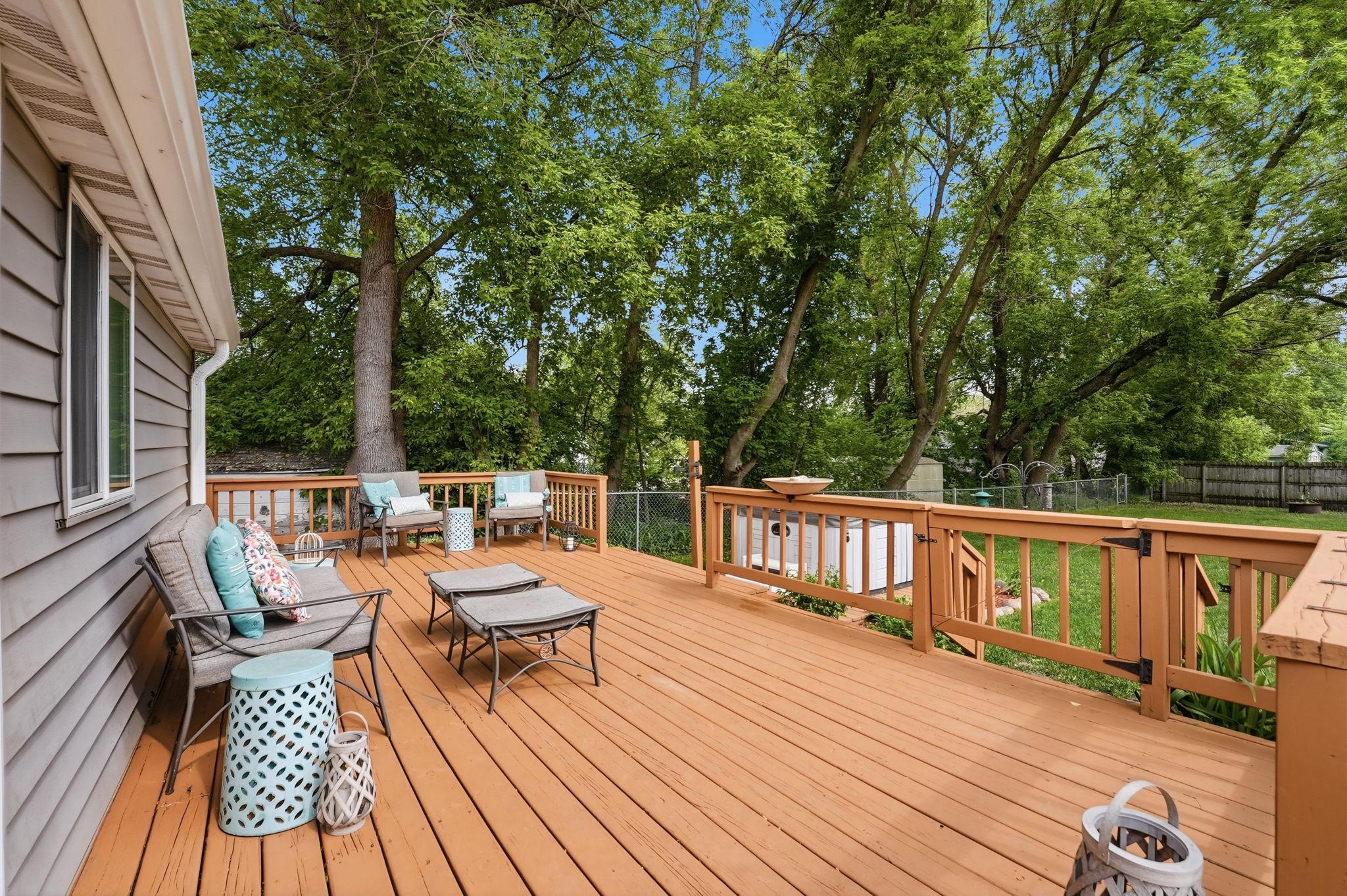 114 E Oak Street Property Photo 6