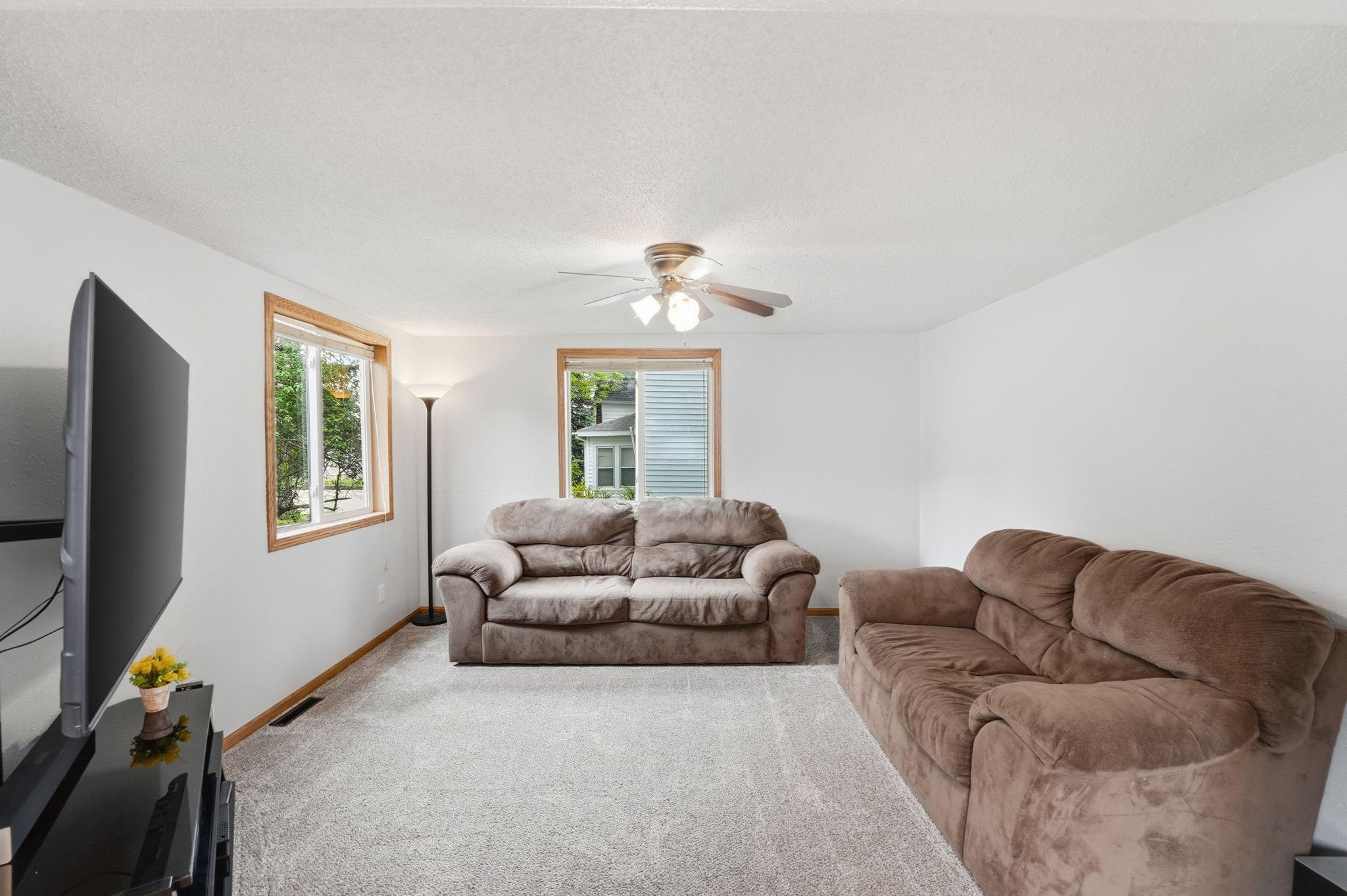 114 E Oak Street Property Photo 14