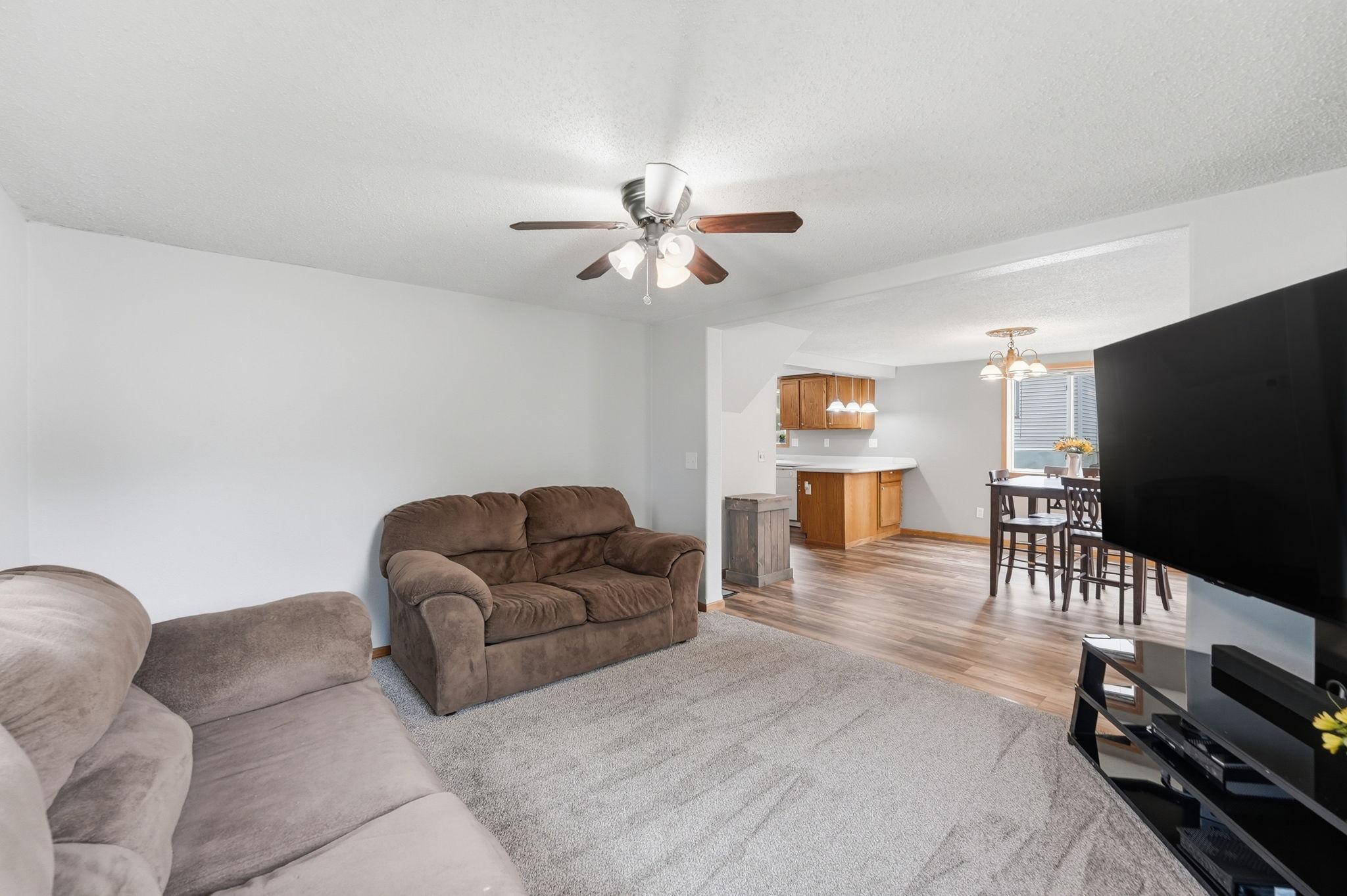 114 E Oak Street Property Photo 16
