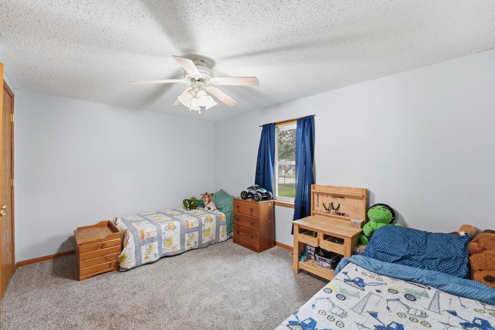 114 E Oak Street Property Photo 21