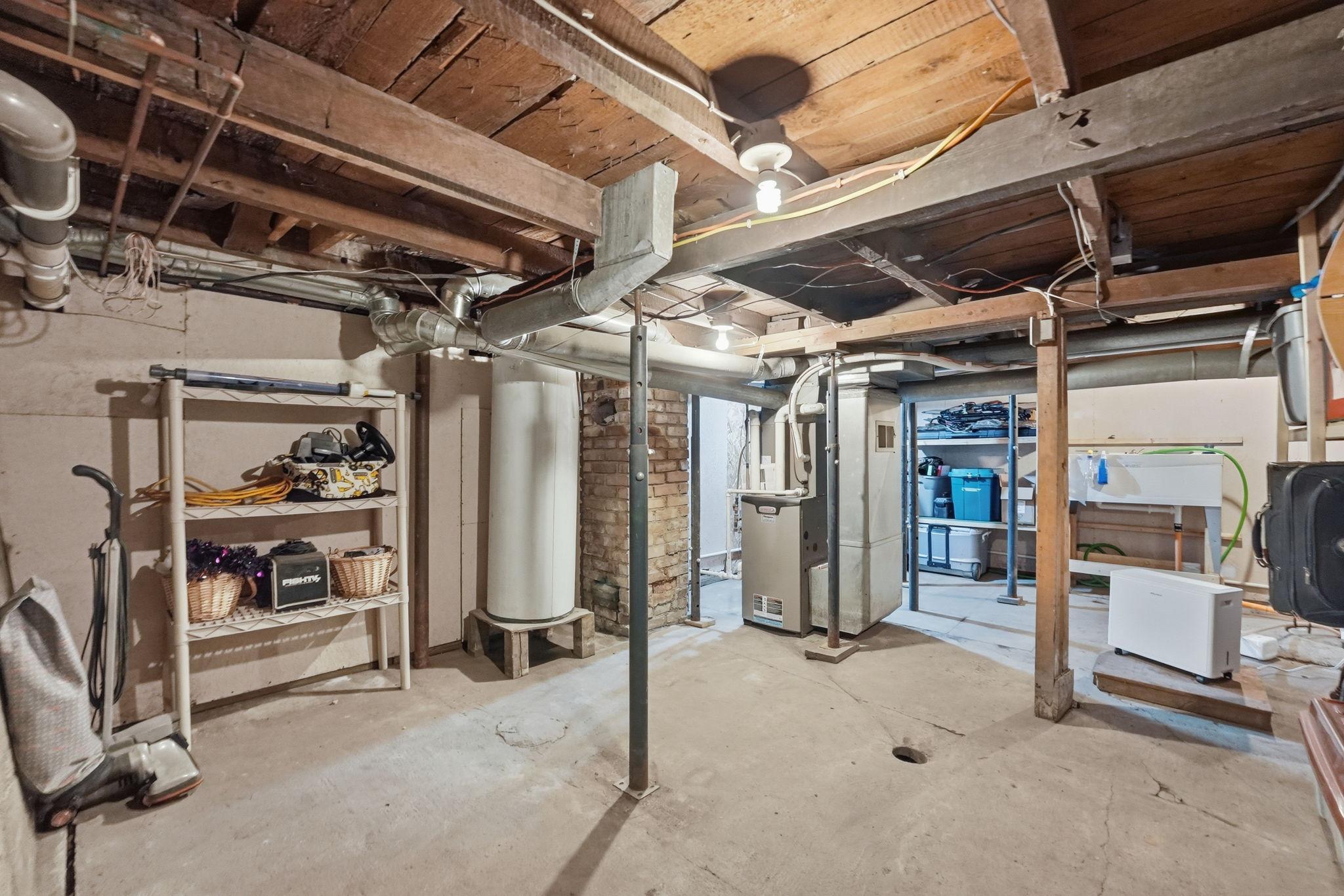114 E Oak Street Property Photo 23