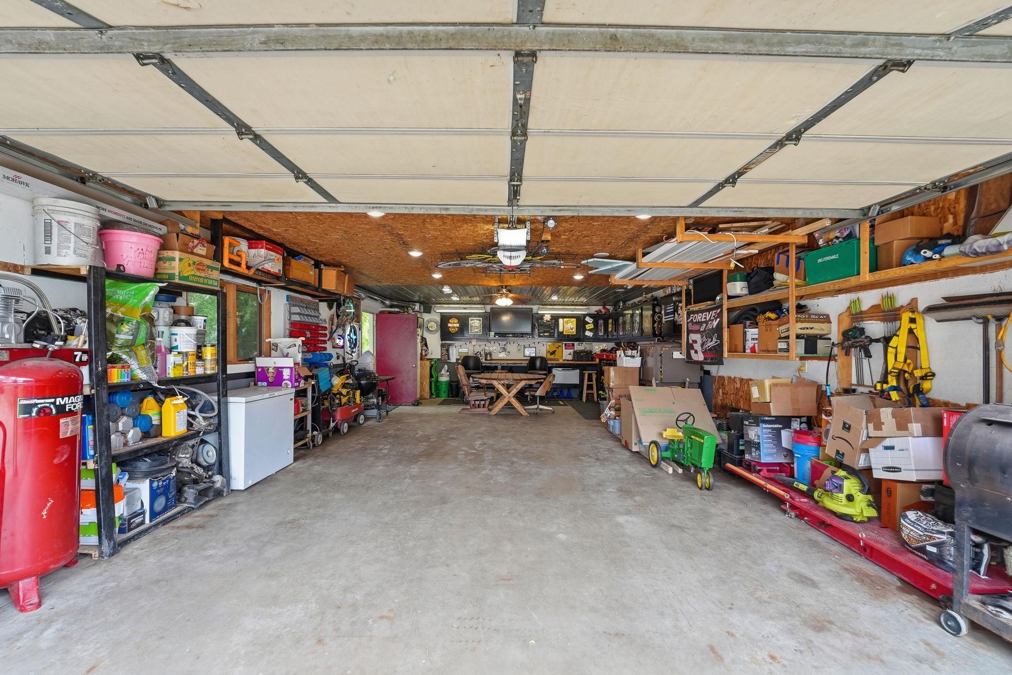 114 E Oak Street Property Photo 24