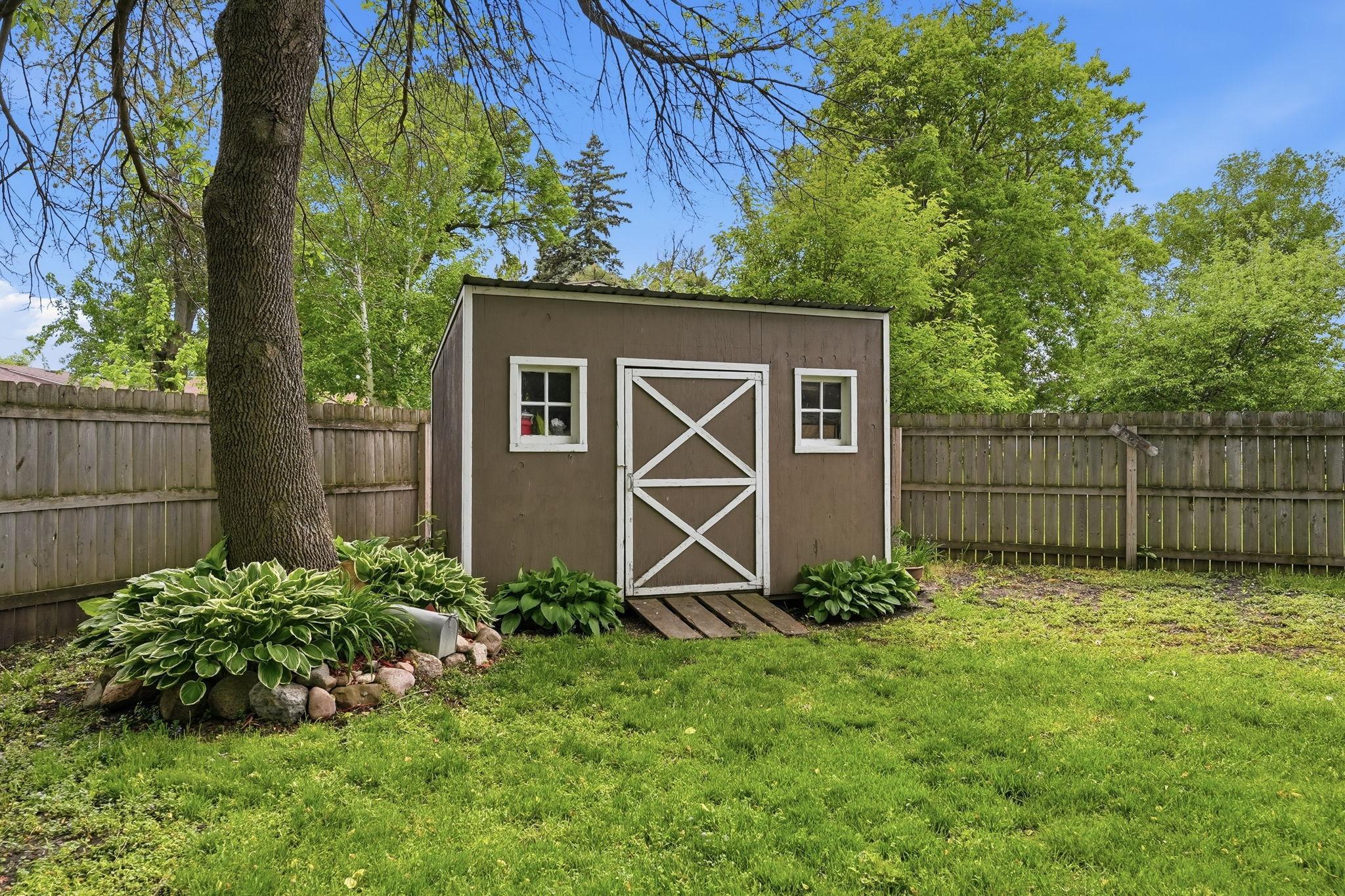 114 E Oak Street Property Photo 26