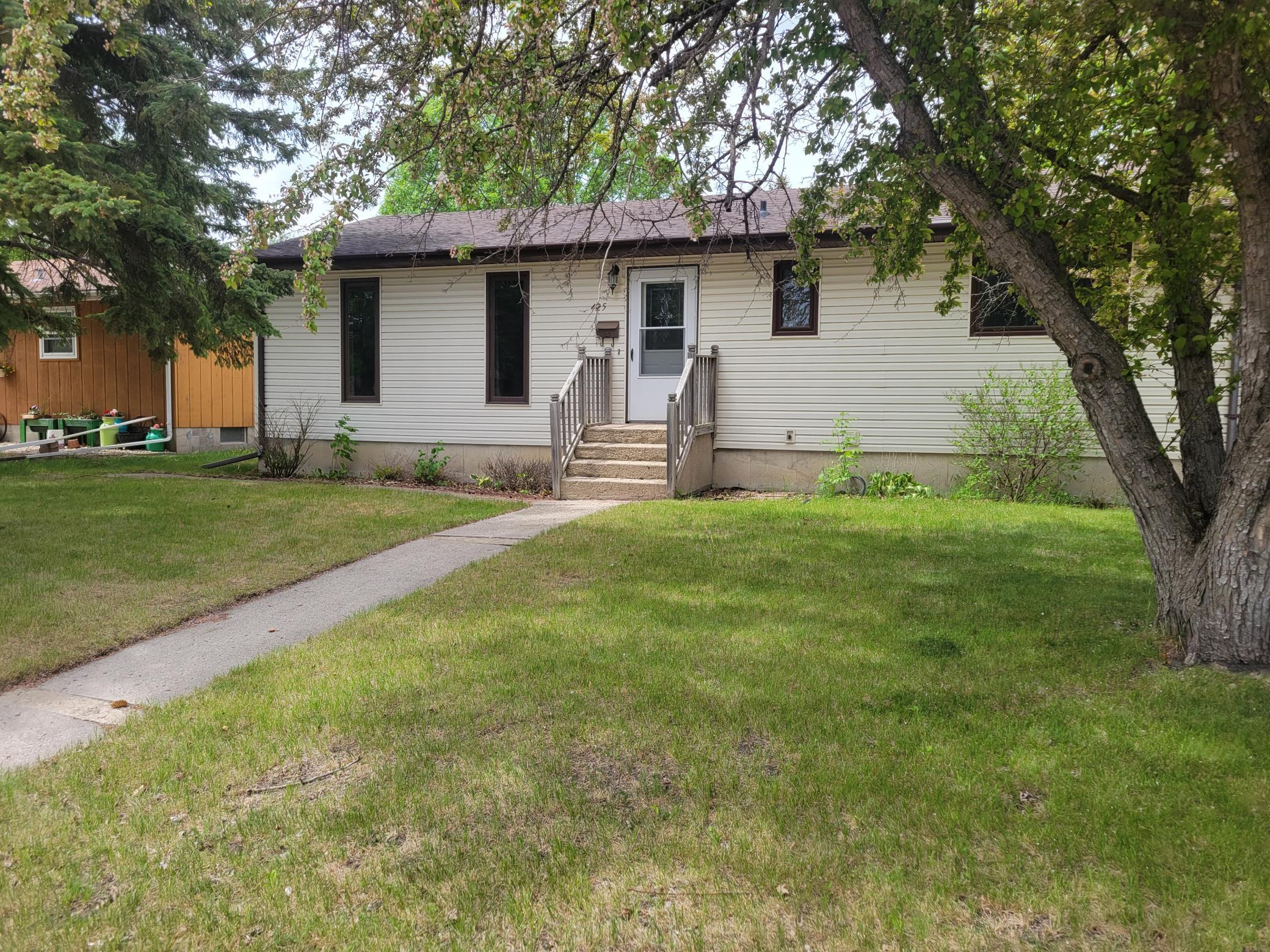 425 Spruce Avenue S Property Photo 1