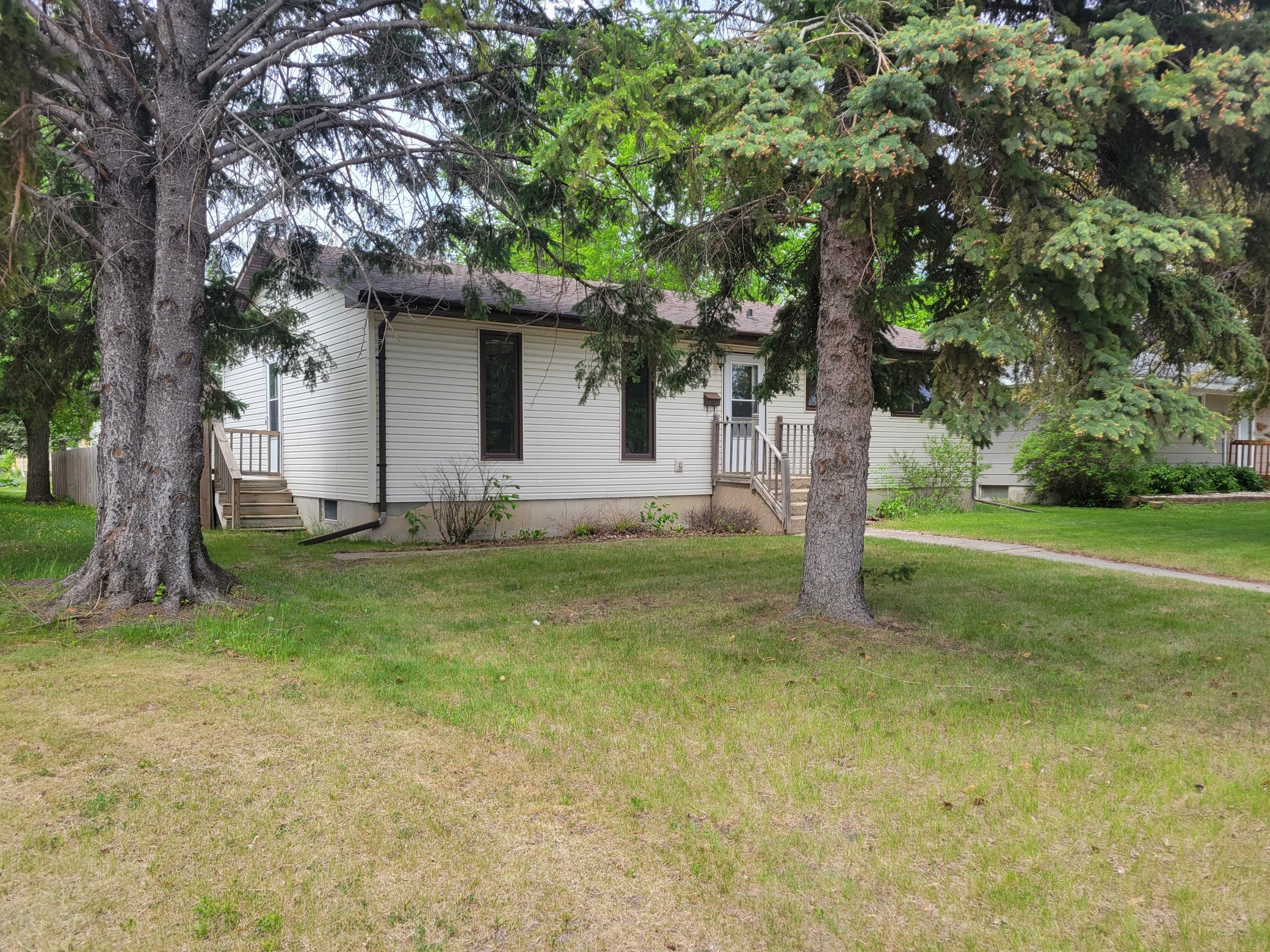 425 Spruce Avenue S Property Photo 18