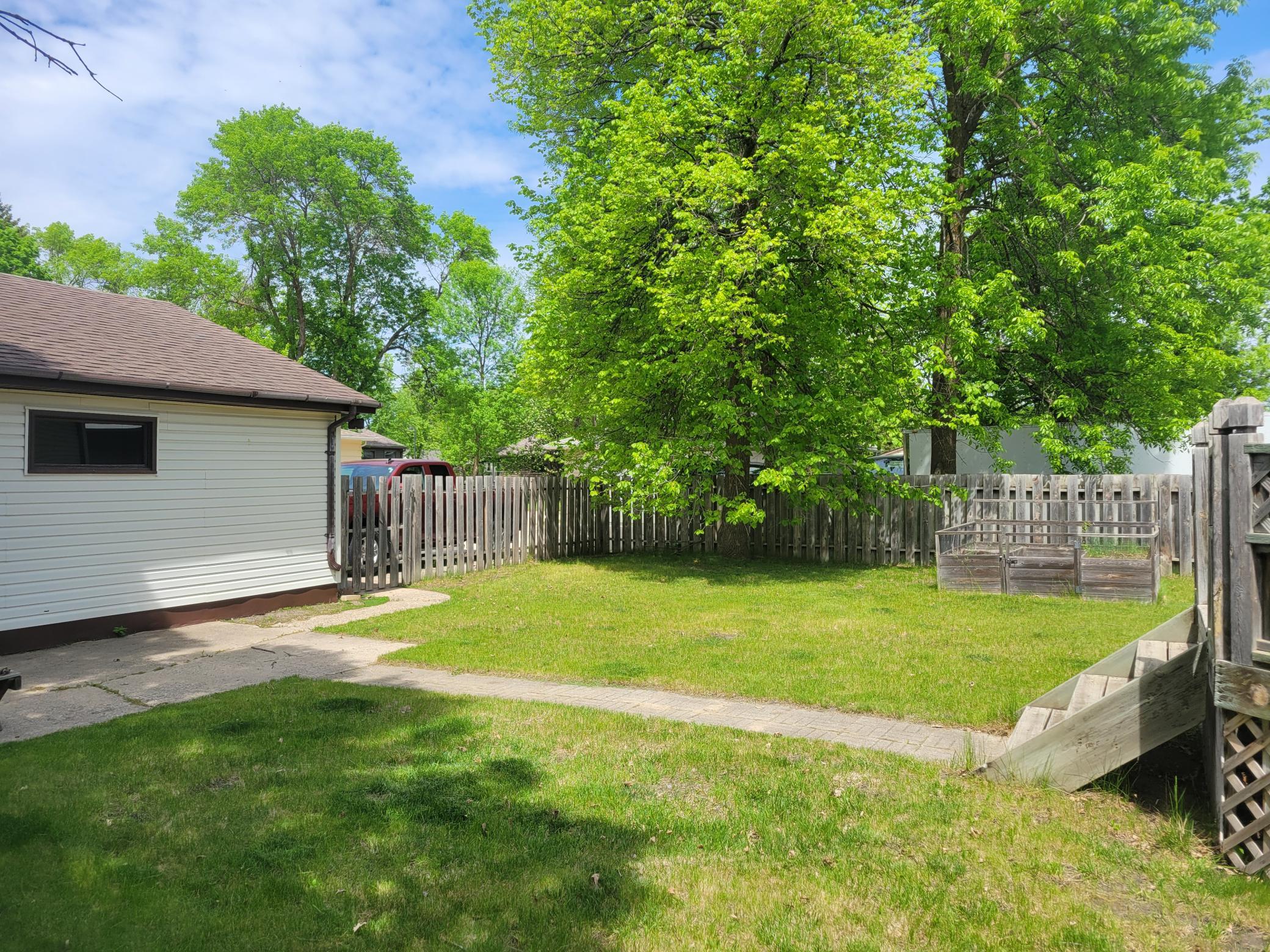 425 Spruce Avenue S Property Photo 20