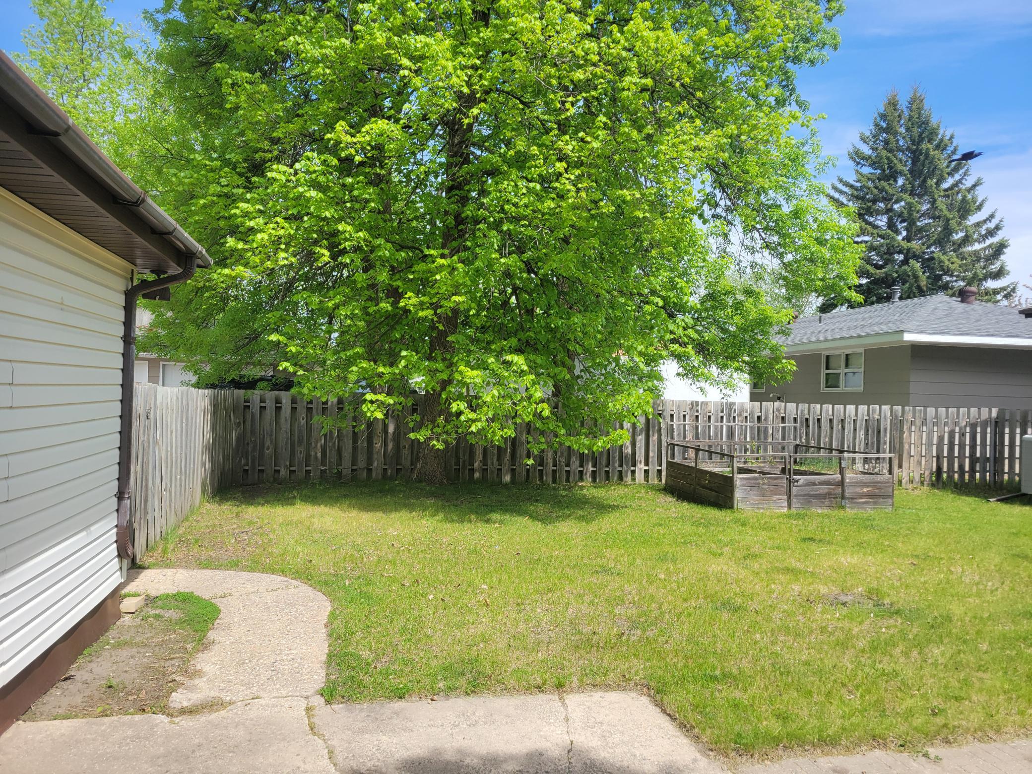 425 Spruce Avenue S Property Photo 22