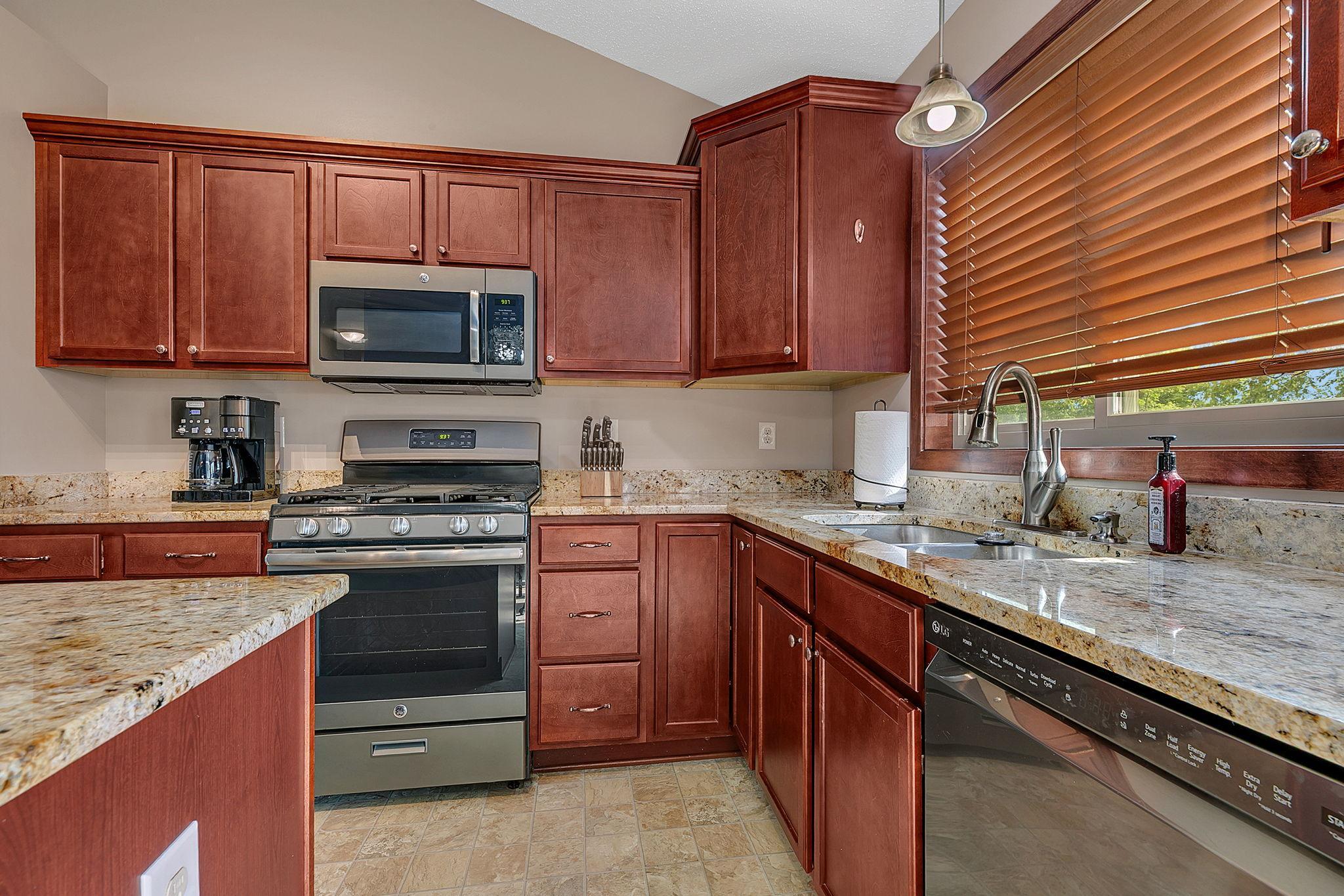 7442 Large Avenue Ne Property Photo 10