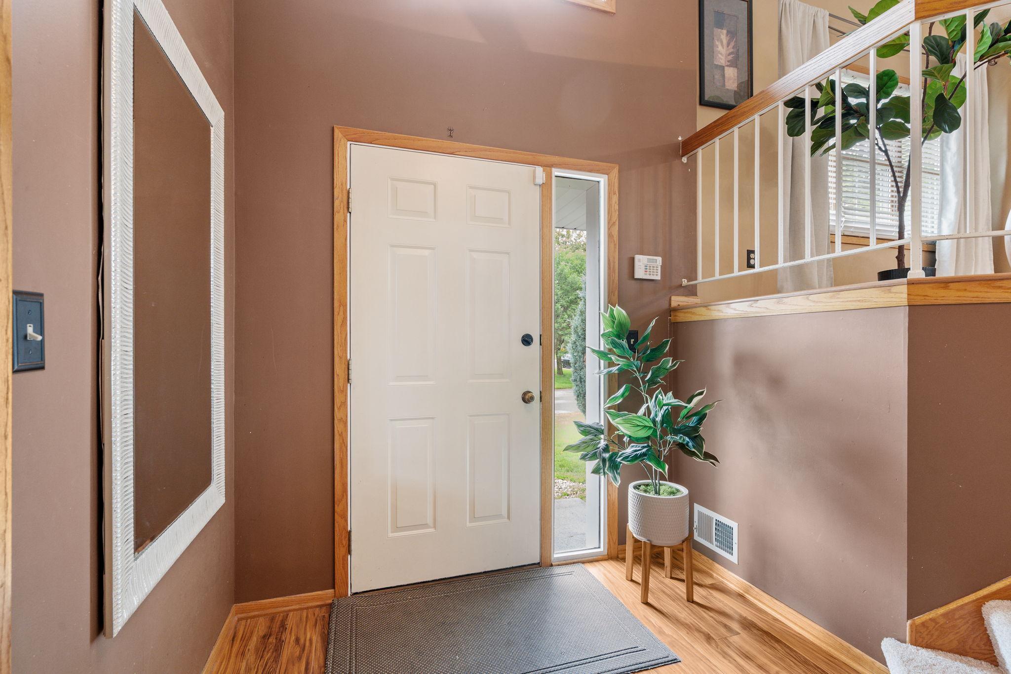 10283 Lee Drive Property Photo 2
