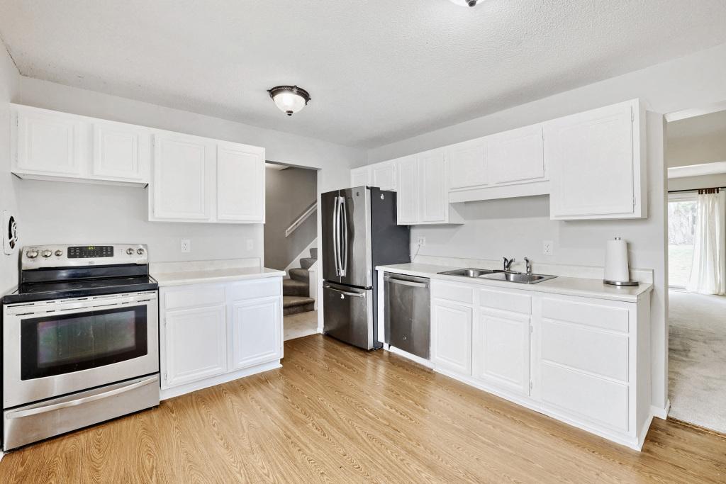 2342 Dorland Place E Property Photo 10