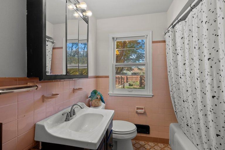 4529 Beard Avenue N Property Photo 16