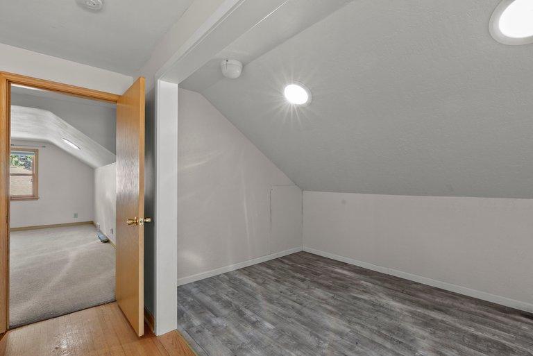 4529 Beard Avenue N Property Photo 20