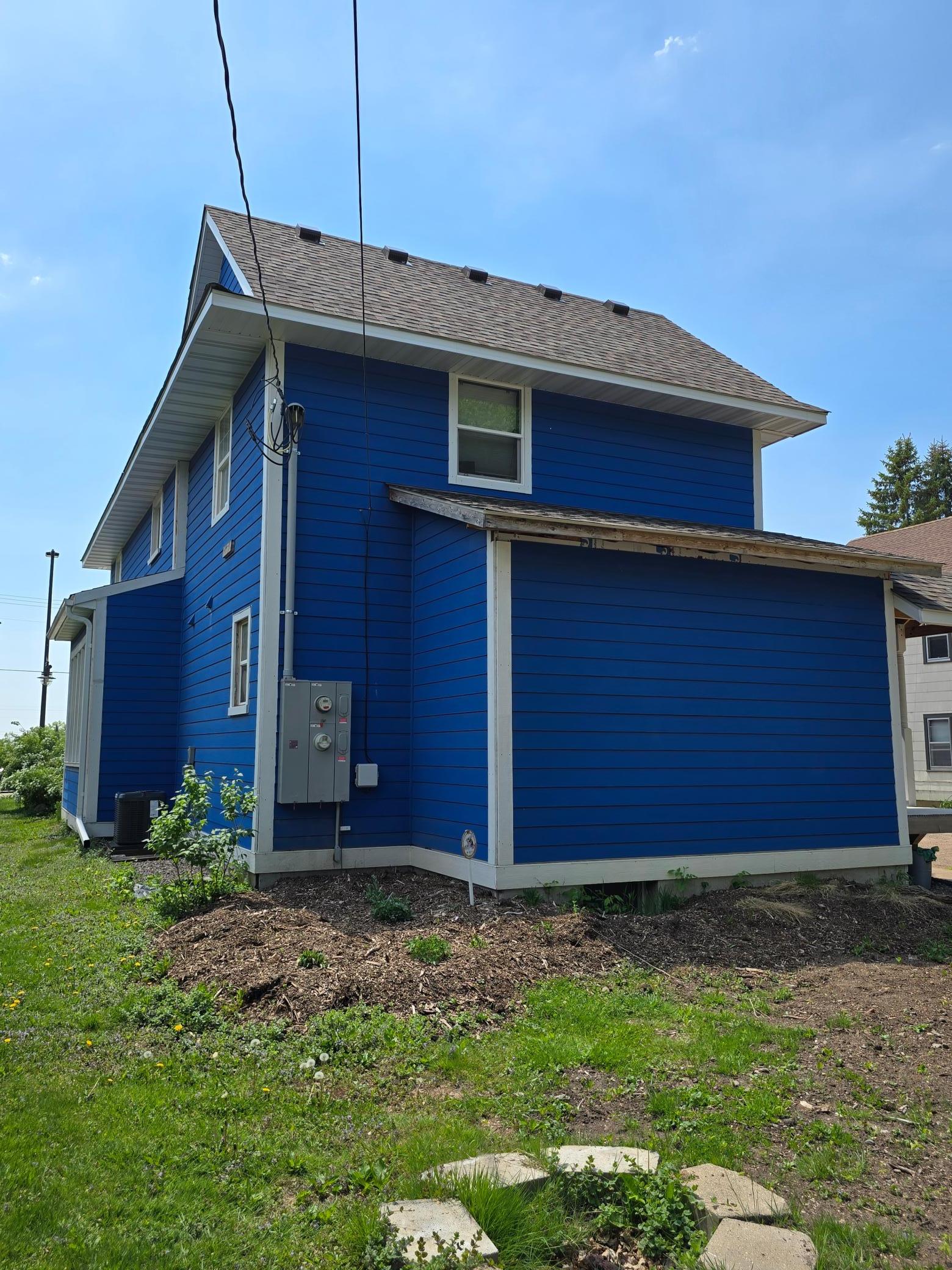 90 Maple Avenue E Property Photo 3