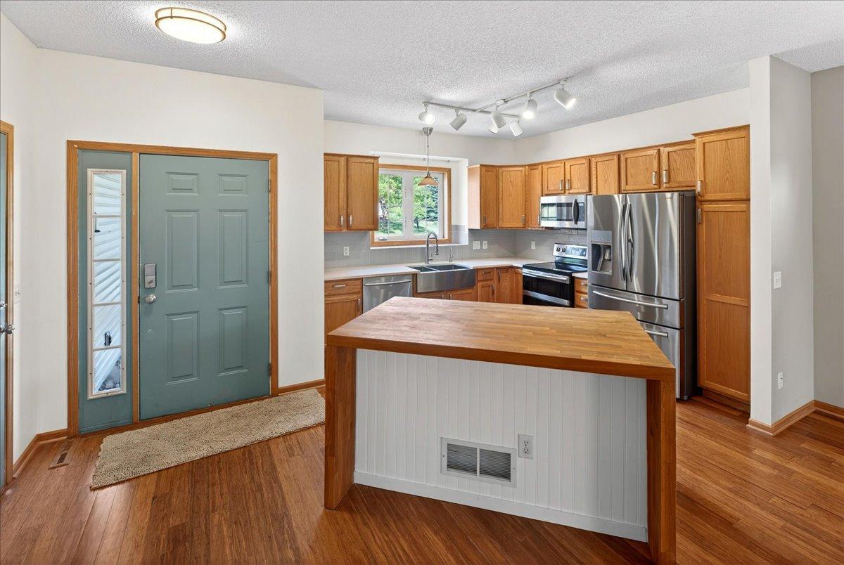 18576 Euclid Path Property Photo 3