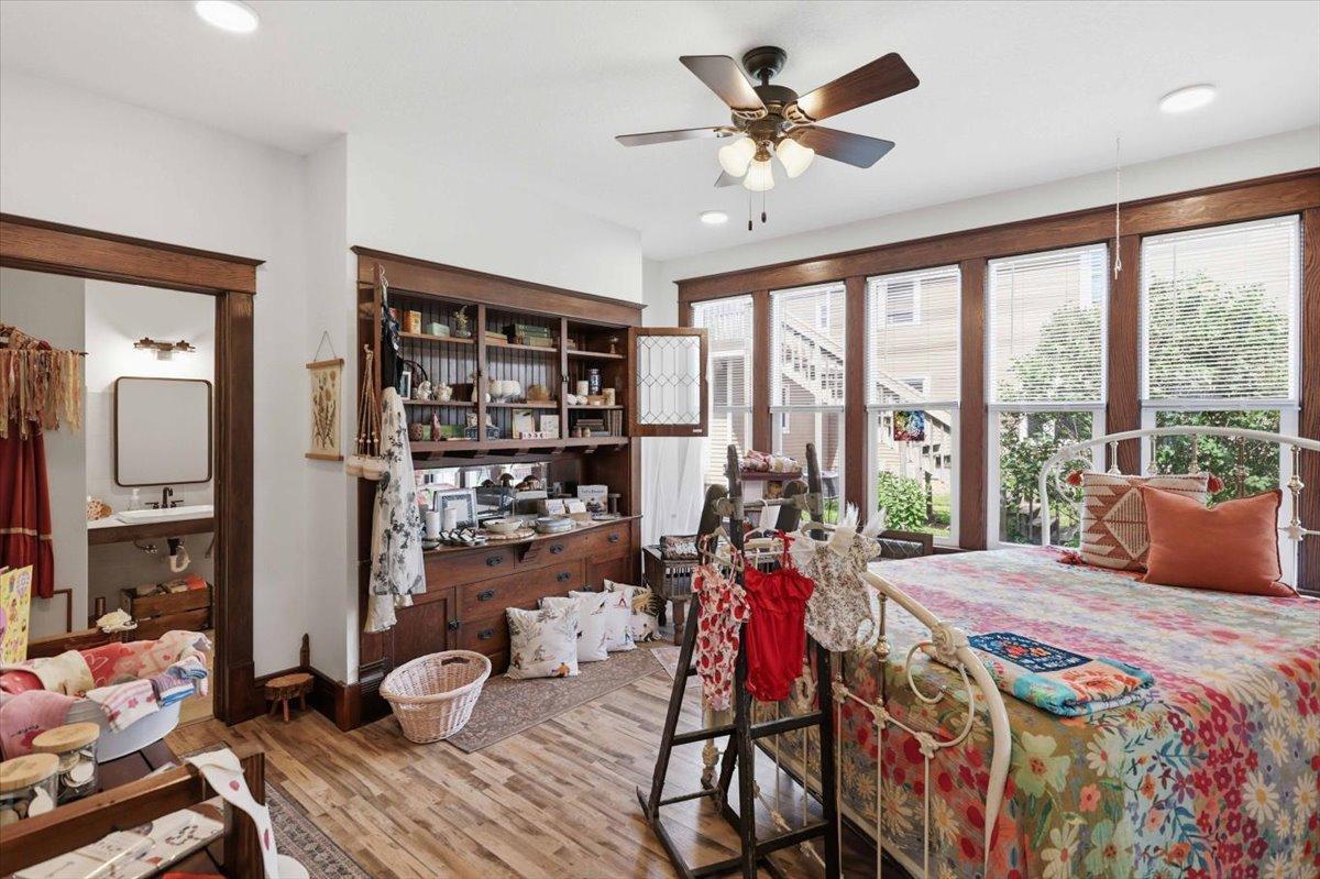 90 Maple Avenue E Property Photo 15