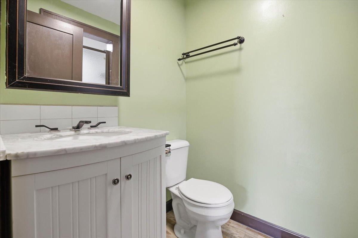 90 Maple Avenue E Property Photo 24