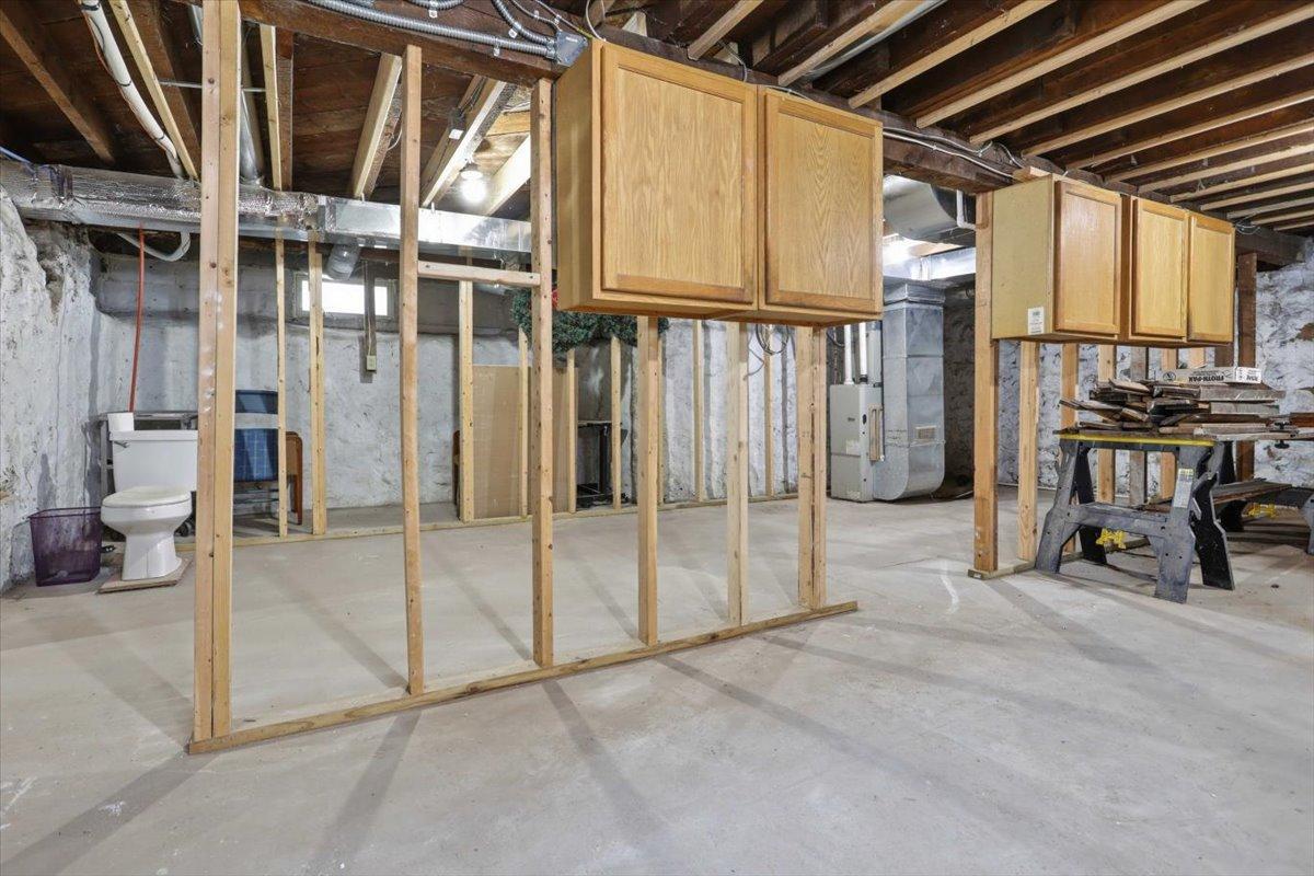 90 Maple Avenue E Property Photo 25