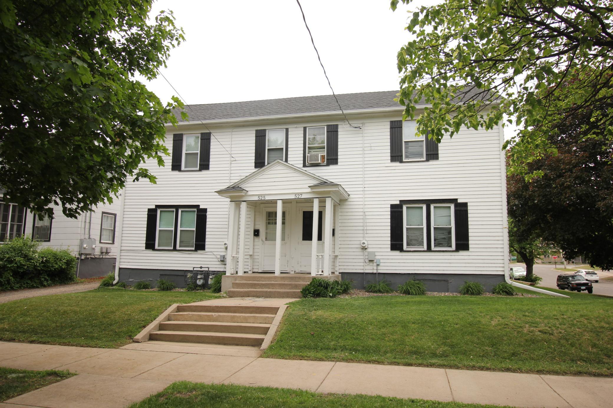 525/527 8th Avenue N Property Photo 1