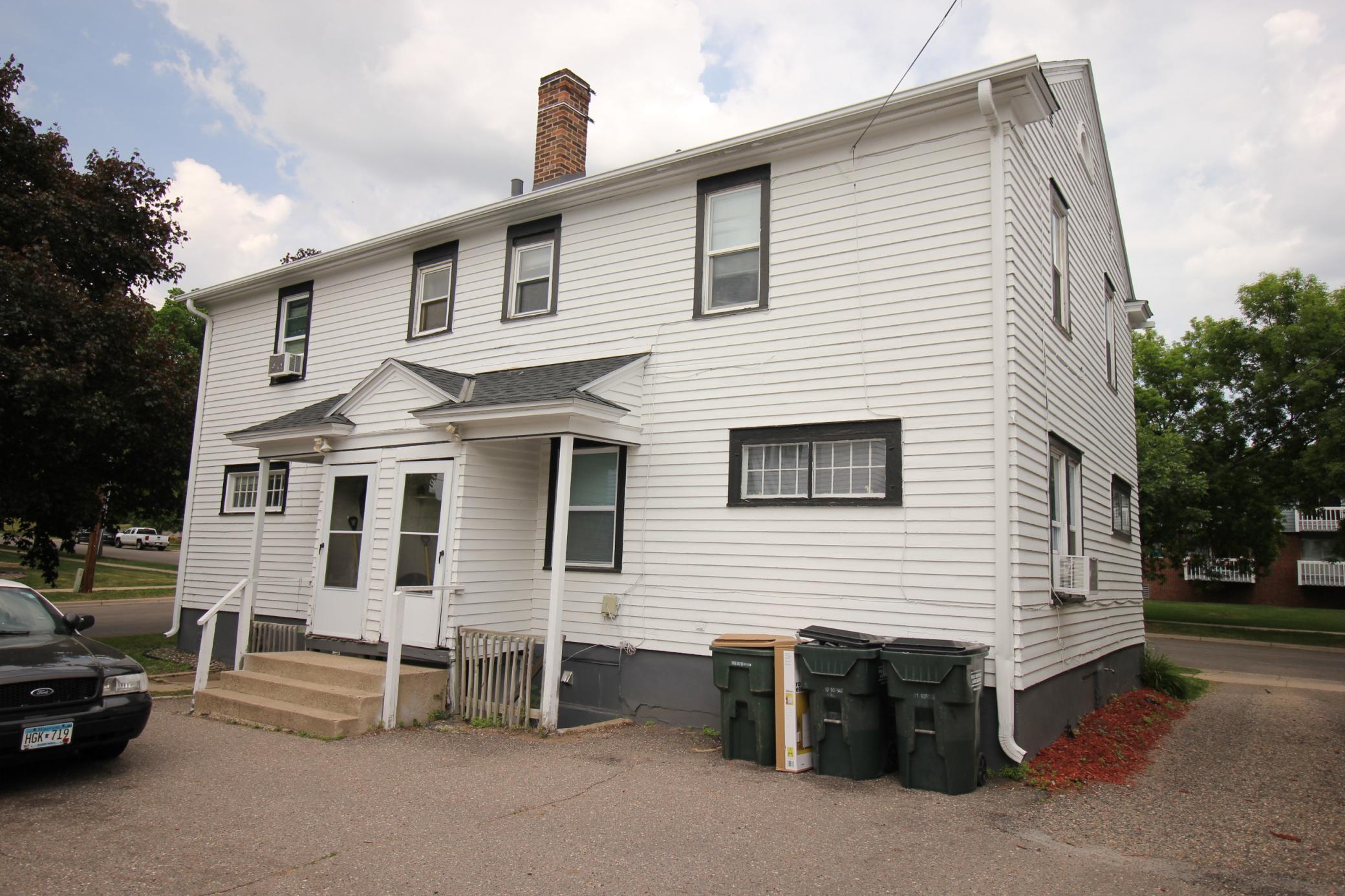 525/527 8th Avenue N Property Photo 3
