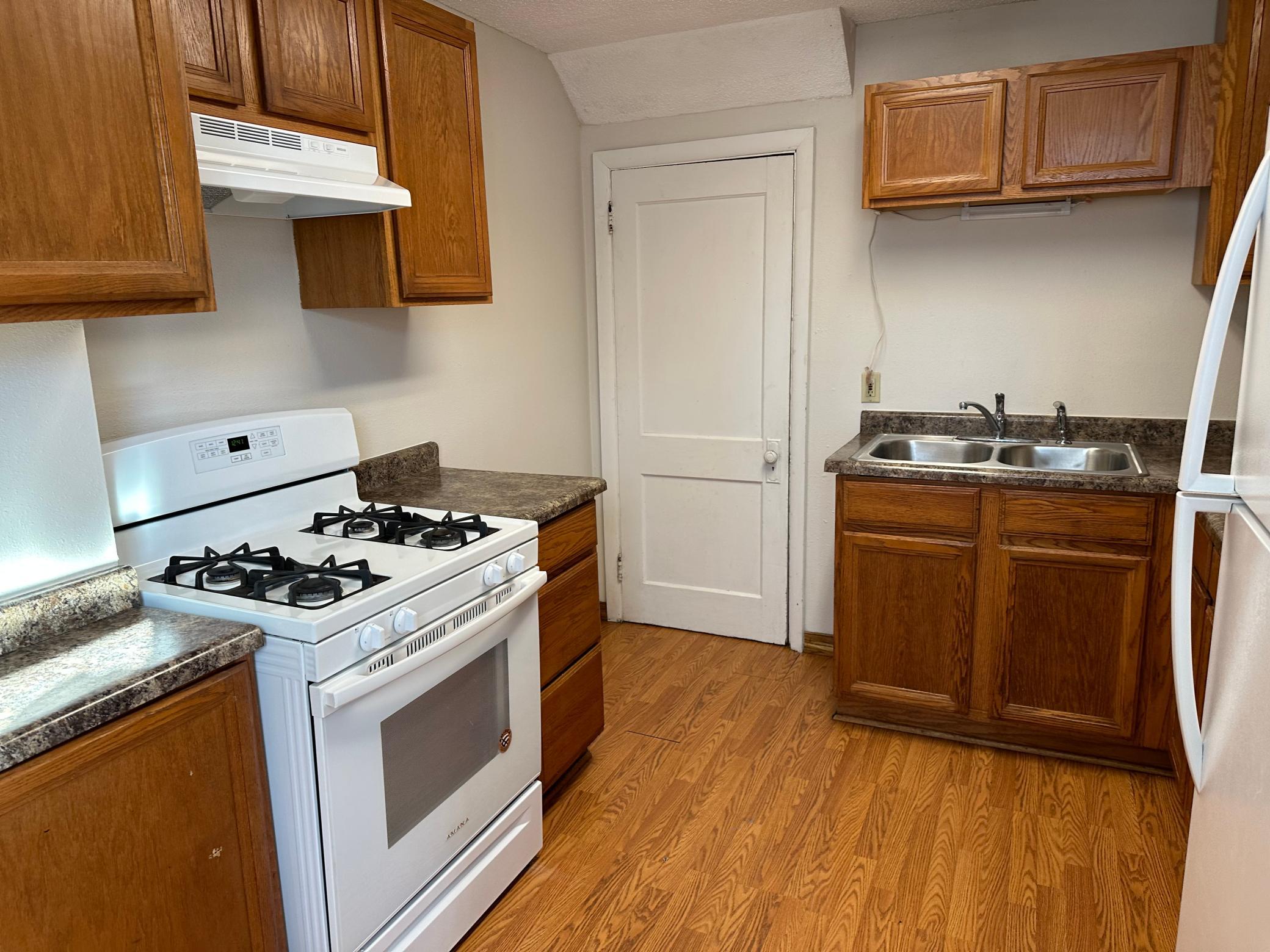 525/527 8th Avenue N Property Photo 5