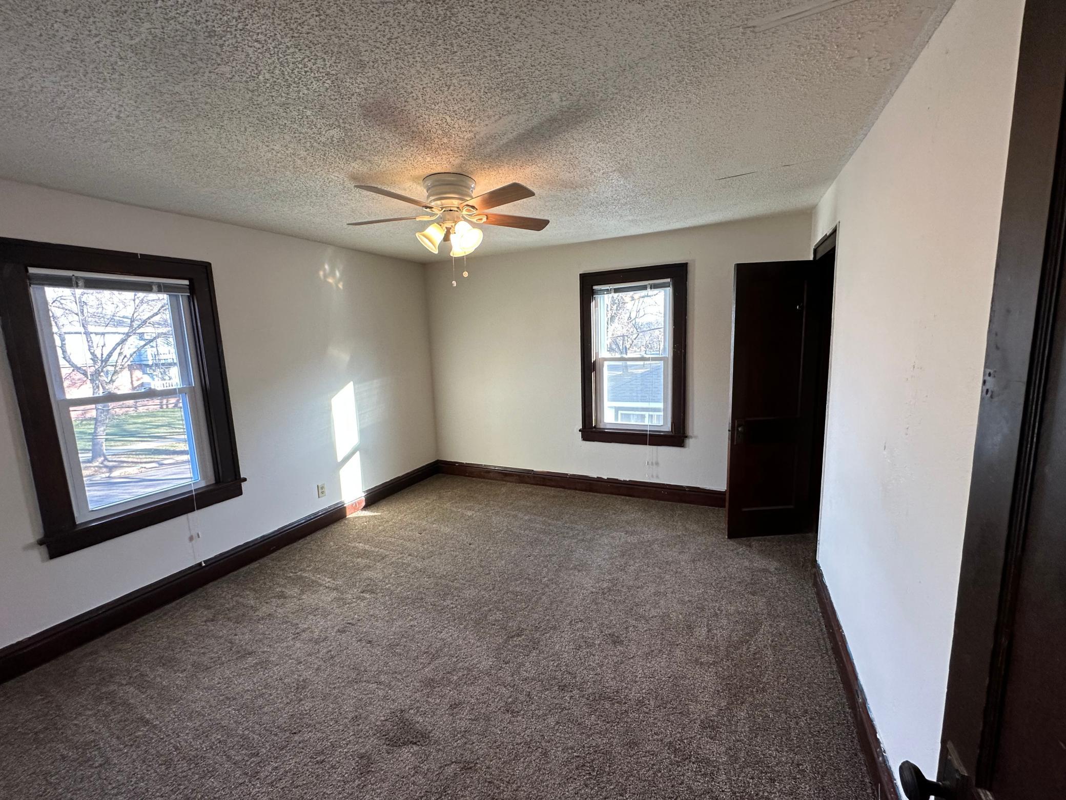 525/527 8th Avenue N Property Photo 8