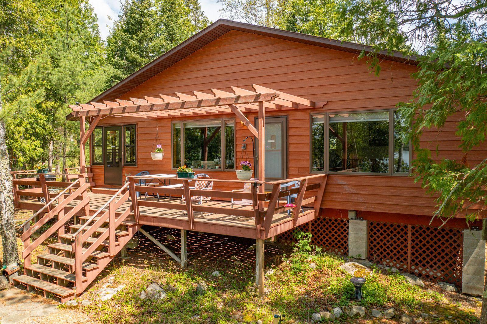 5399 Pine Island N Property Photo 1