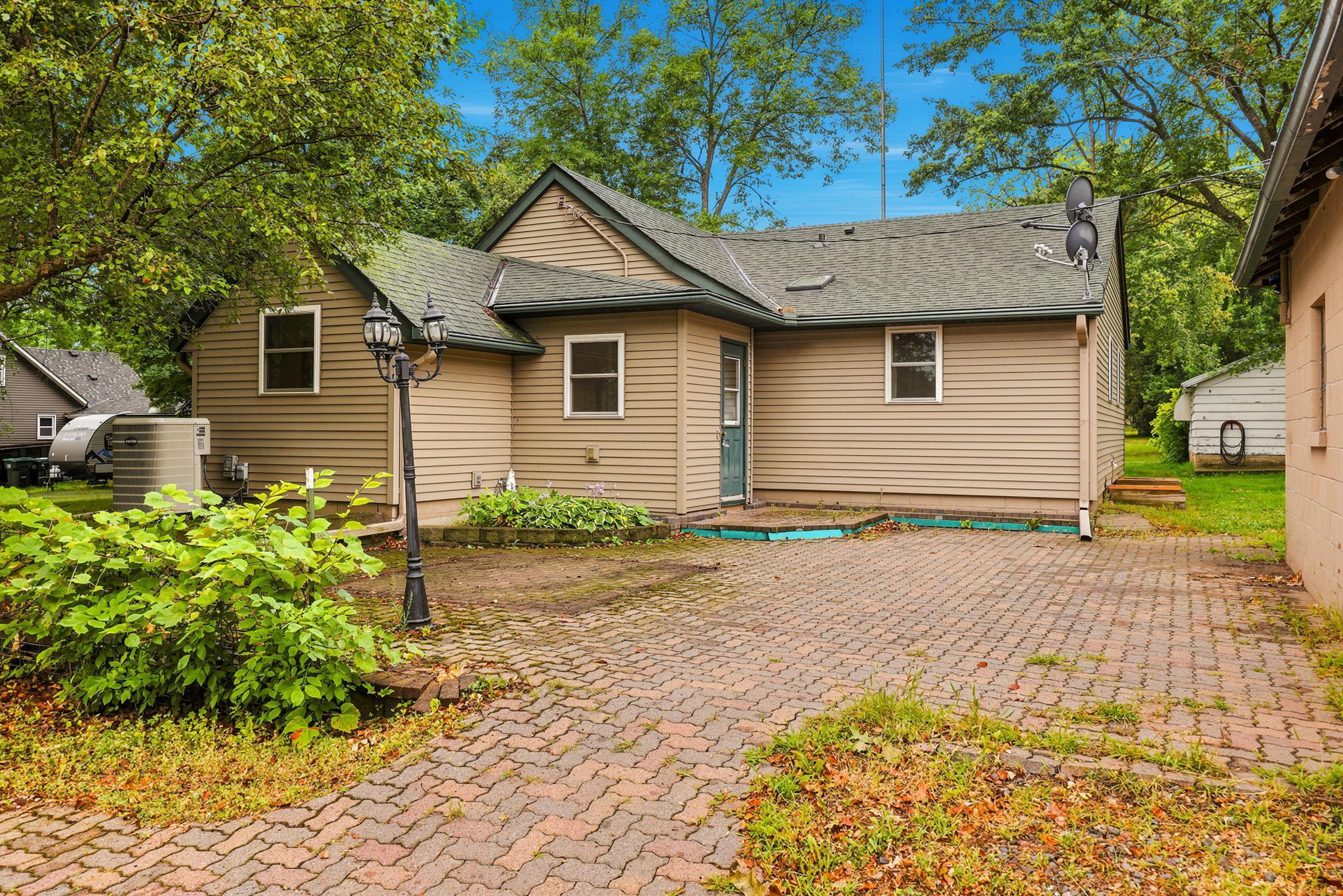 221 11th Street Property Photo 3
