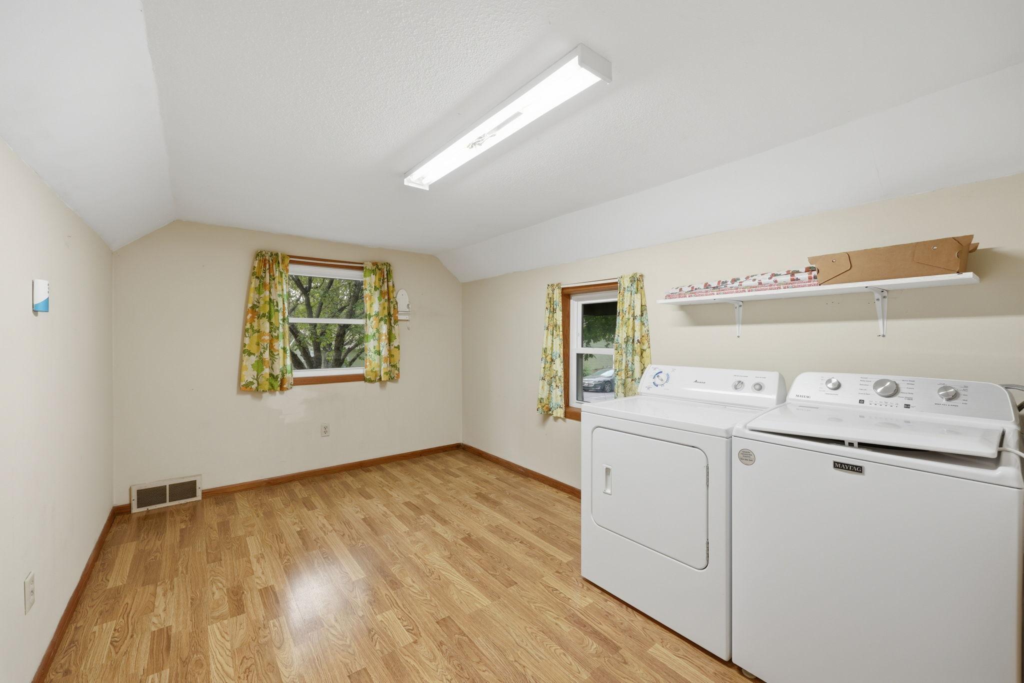 221 11th Street Property Photo 7