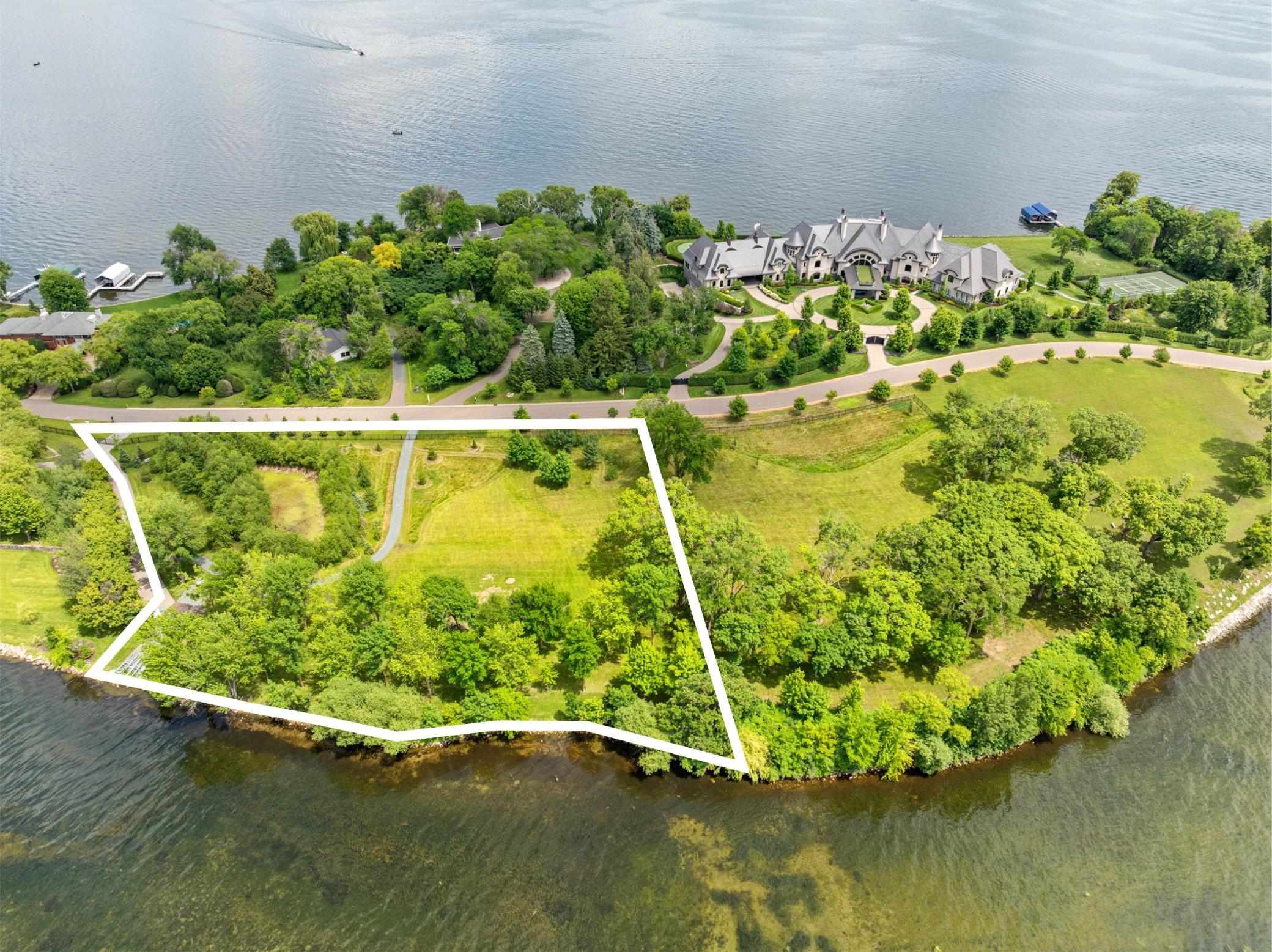 1365 Bracketts Point Road Property Photo 2