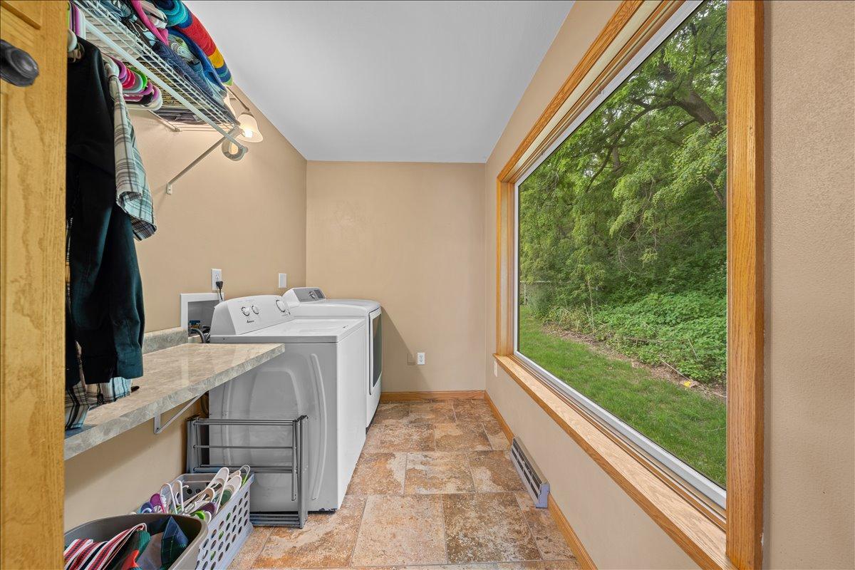 398 E Wall Street Property Photo 15