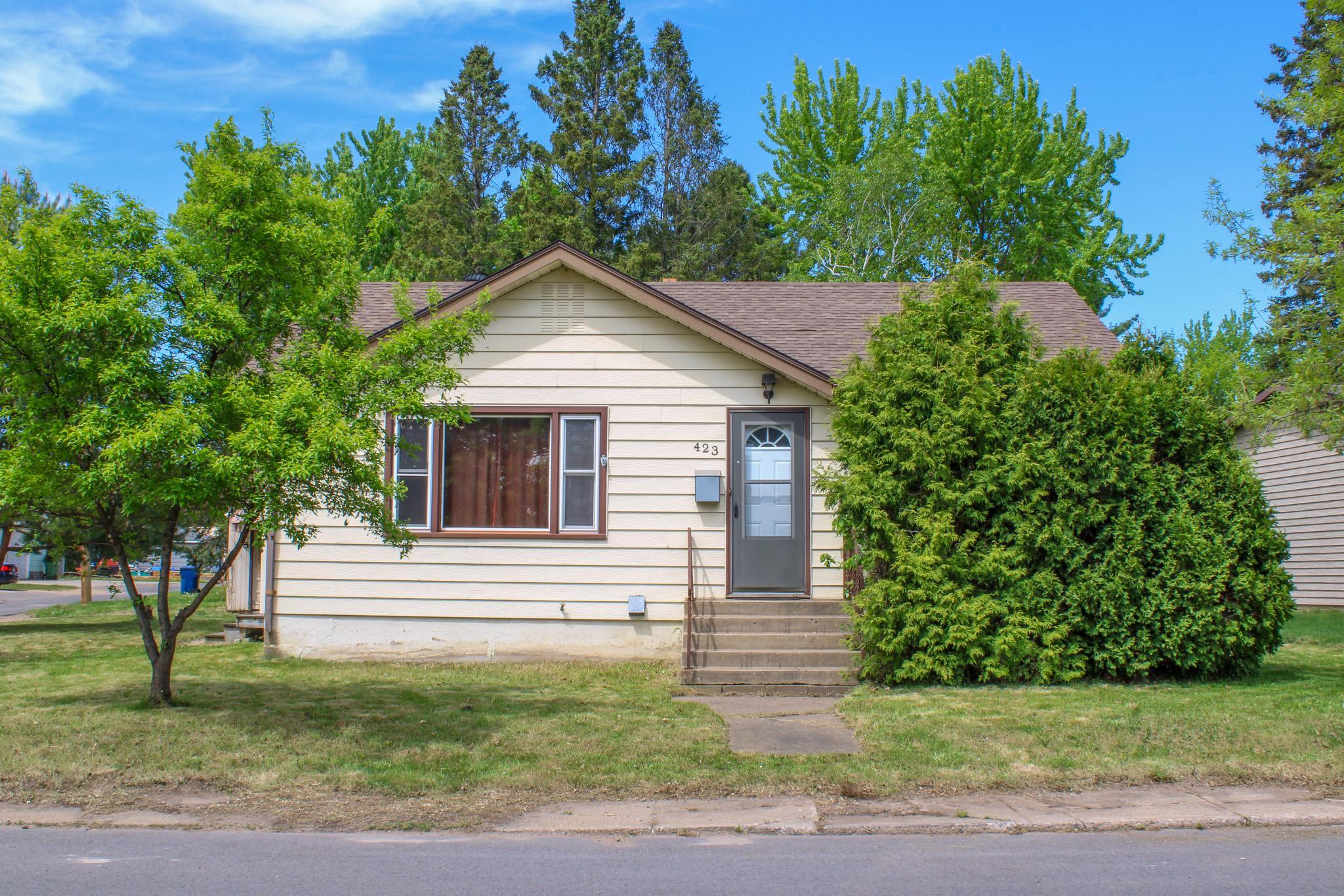 423 38th Street E Property Photo 1