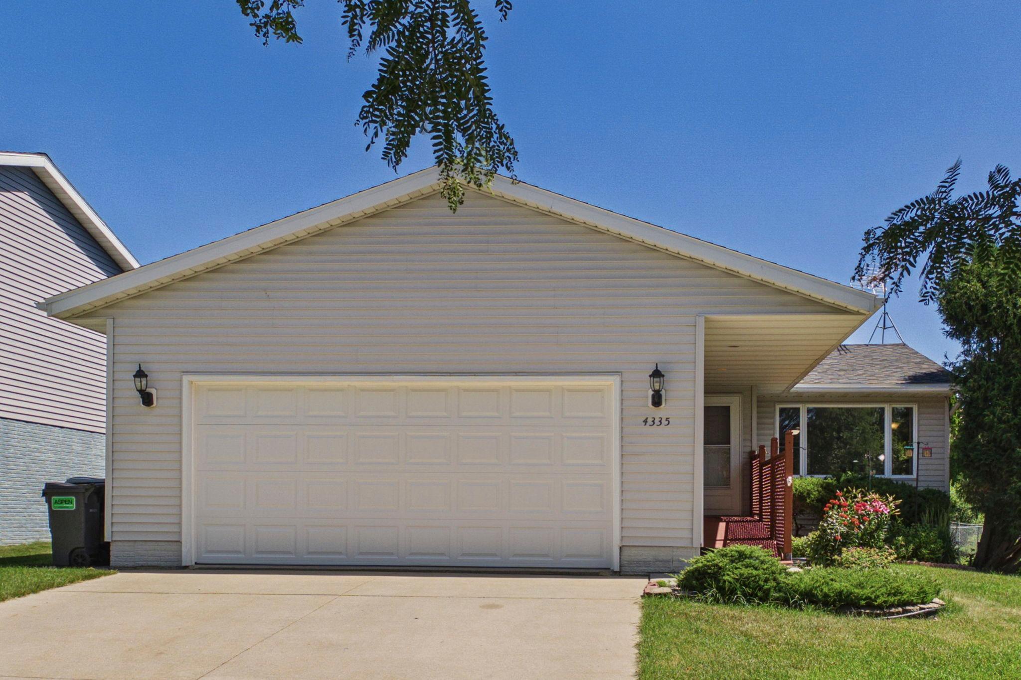 4335 Valley Drive Nw Property Photo 4