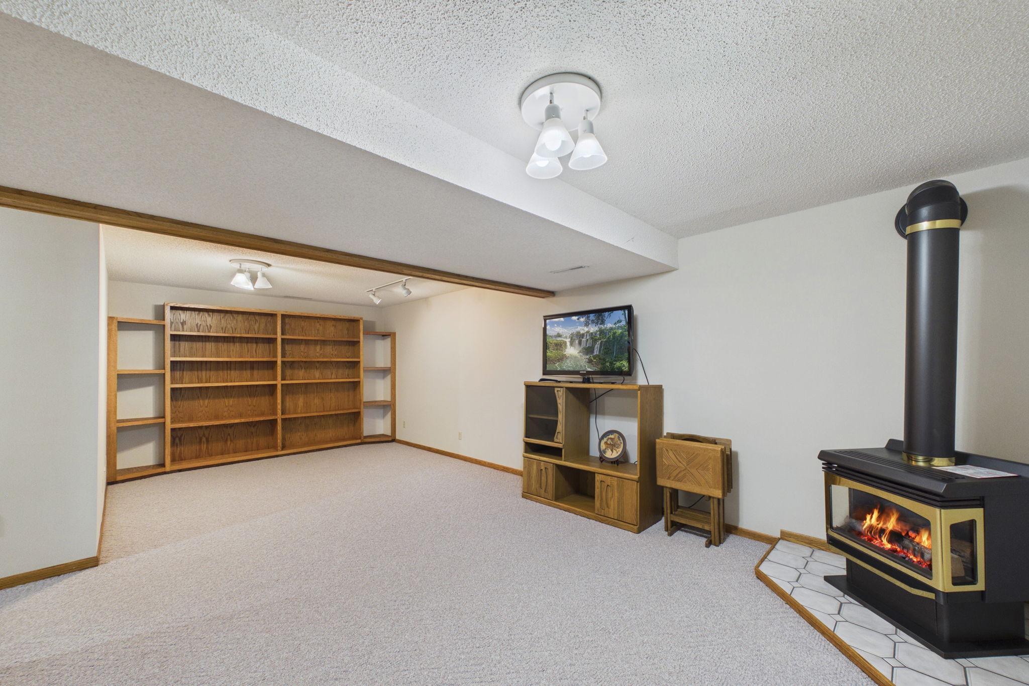 4335 Valley Drive Nw Property Photo 15