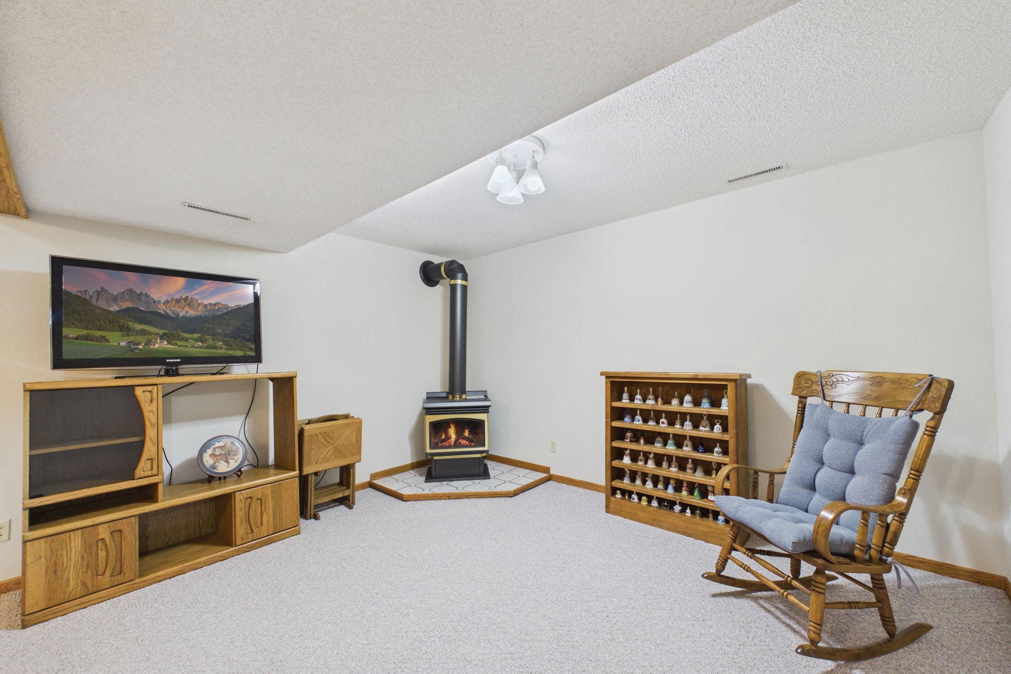 4335 Valley Drive Nw Property Photo 16