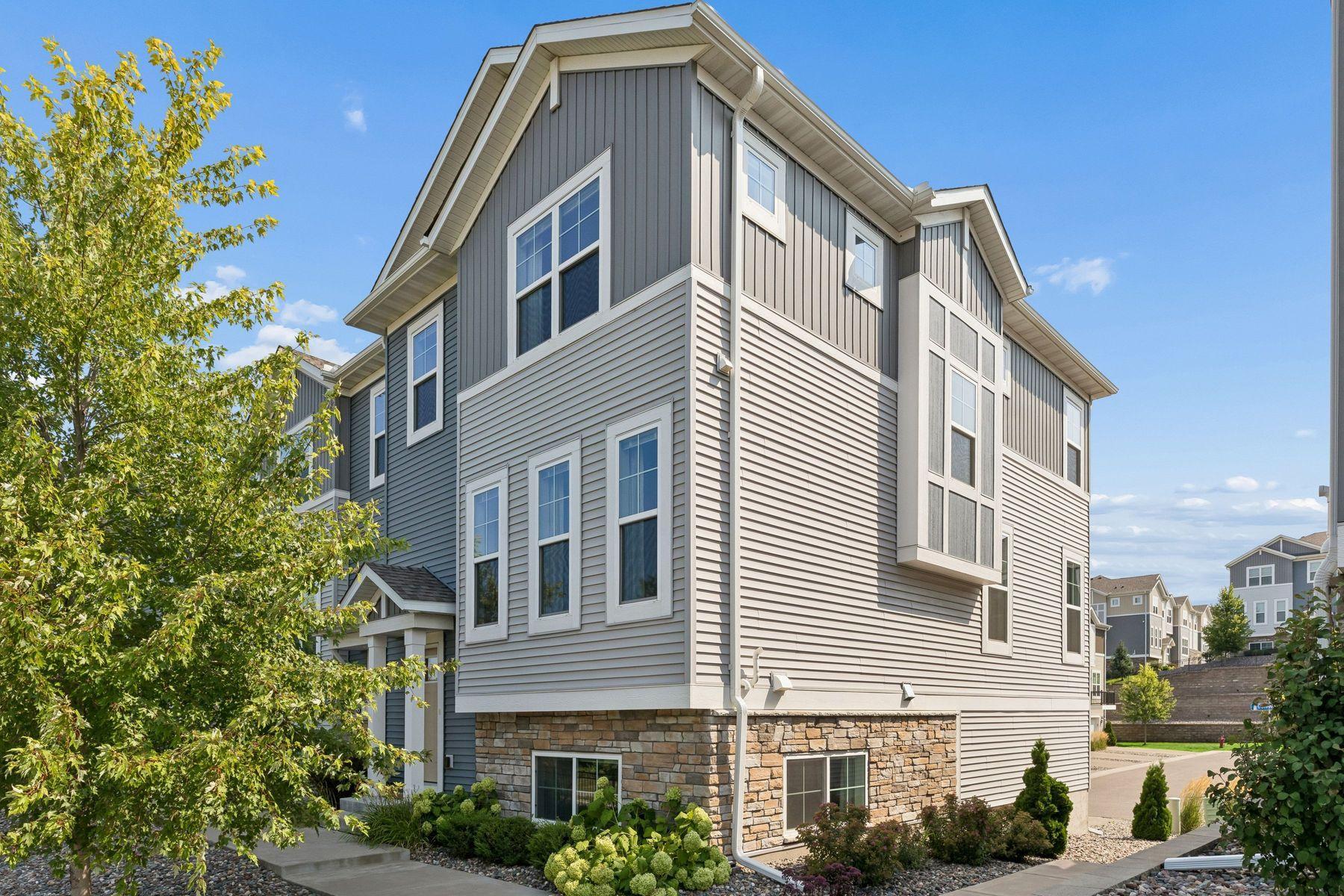 2193 Gateway Curve Property Photo 1