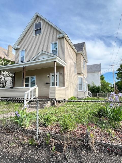743 Charles Avenue Property Photo 1