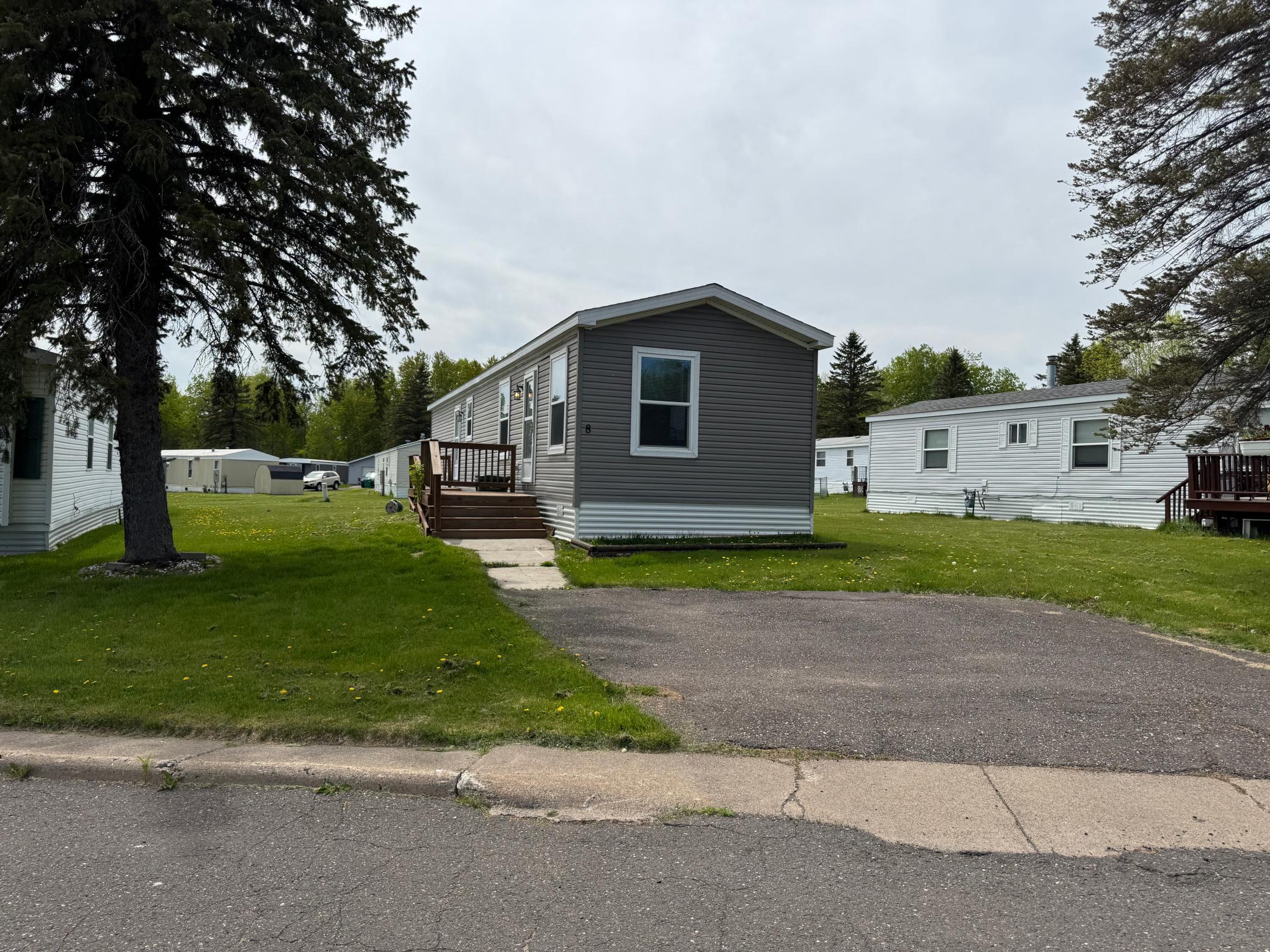 8 Holt Dr. Property Photo 1