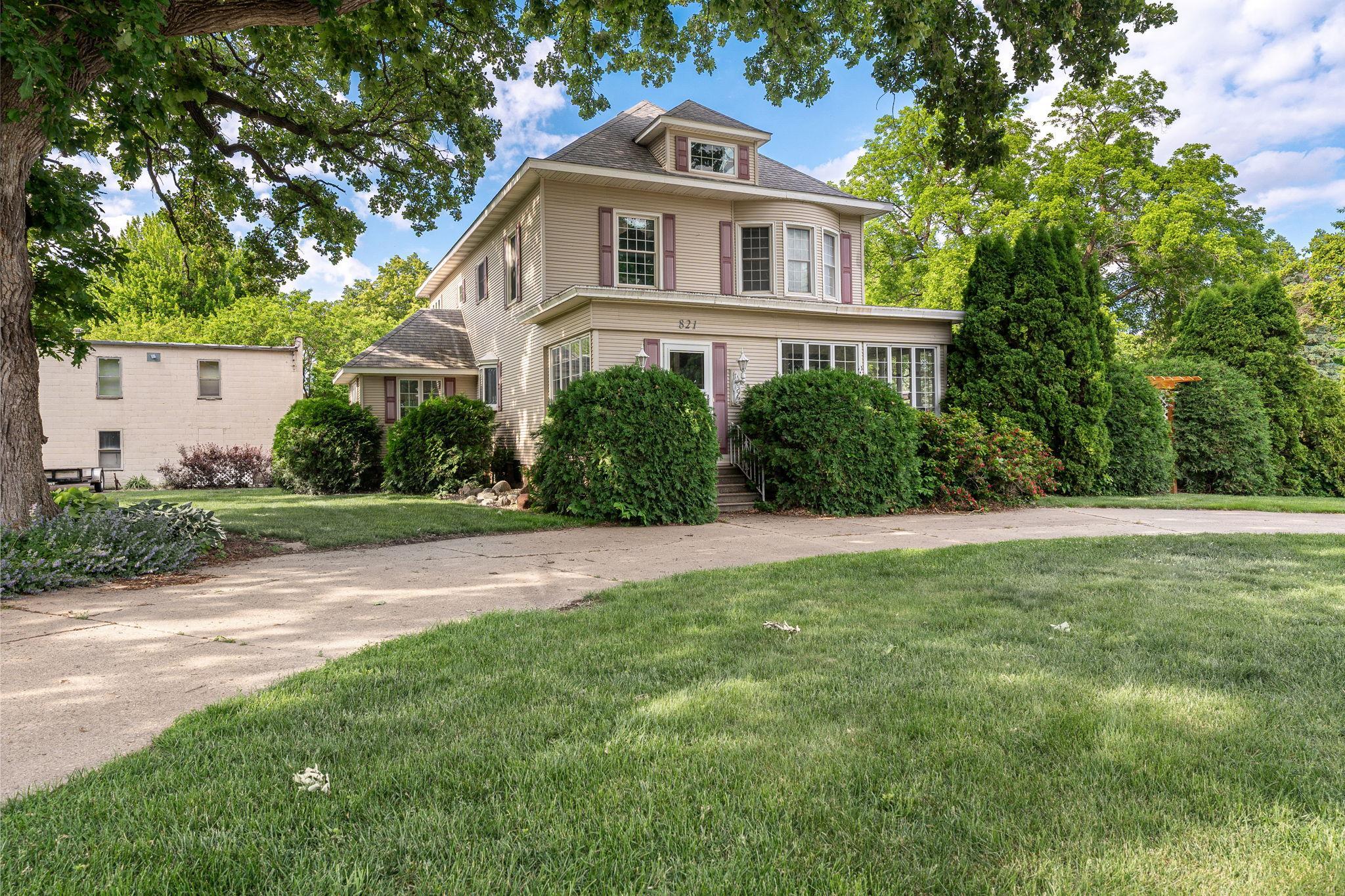 821 E Elm Avenue Property Photo 1